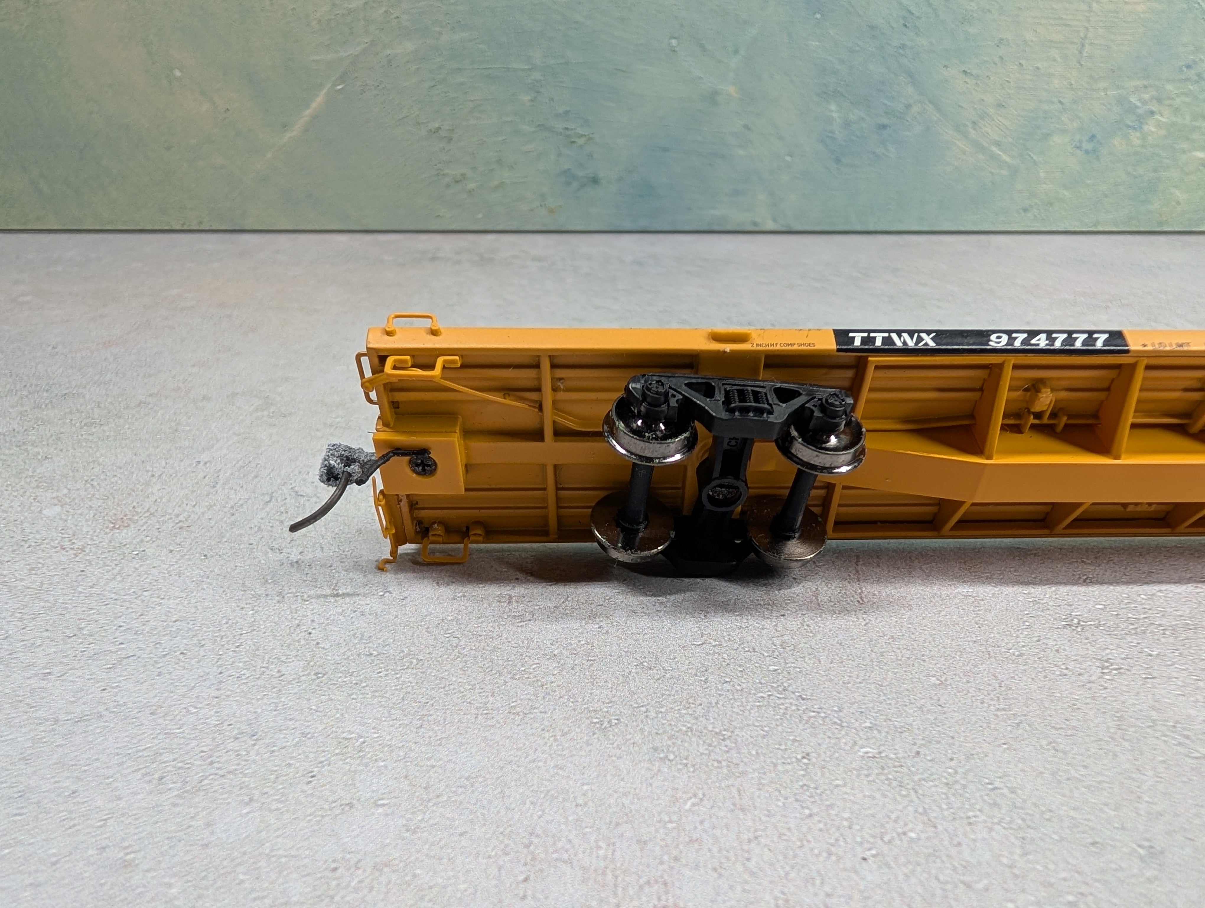 USED Atlas HO Scale 89'4" Twin 45' Flat Car Trailer Train TTWX #974777