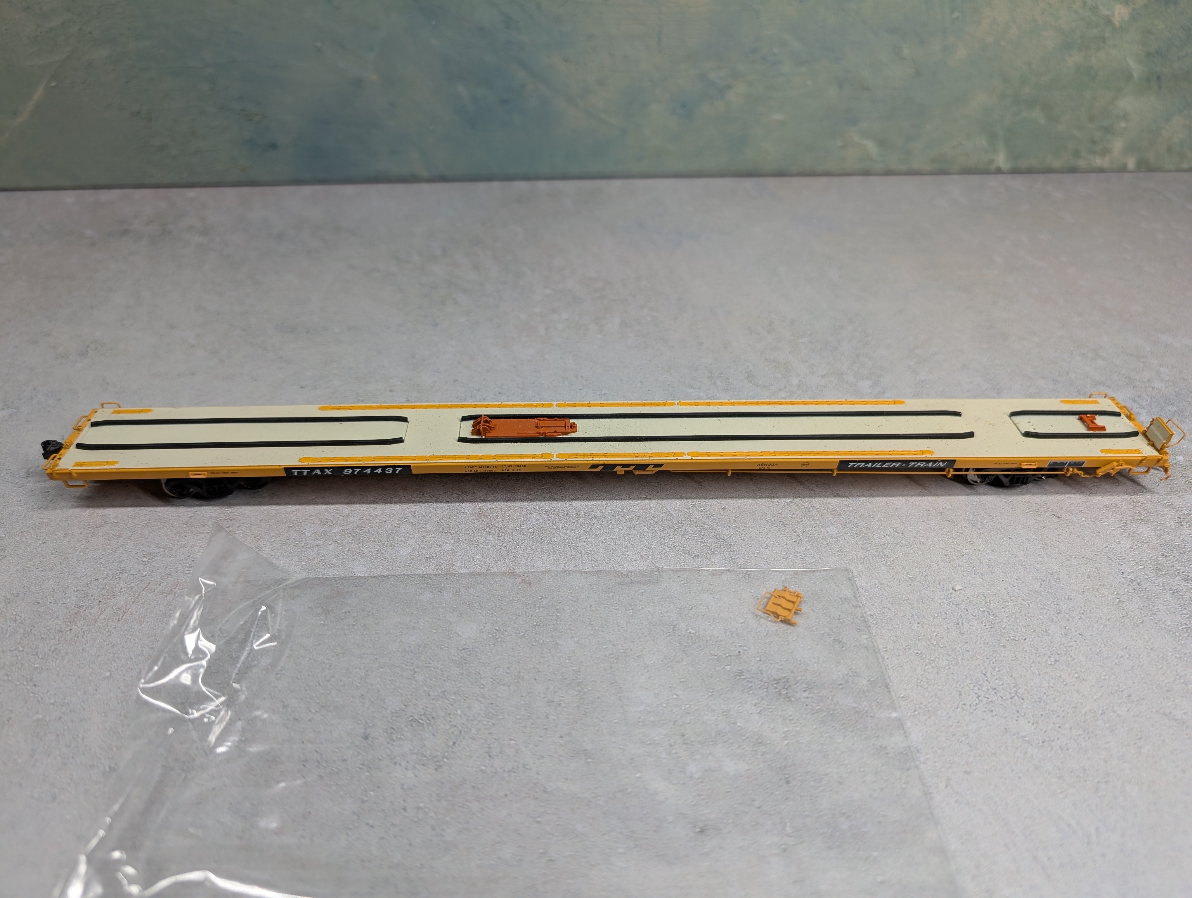 USED Atlas HO Scale 89'4" Flat Car Trailer Train TTAX #974437