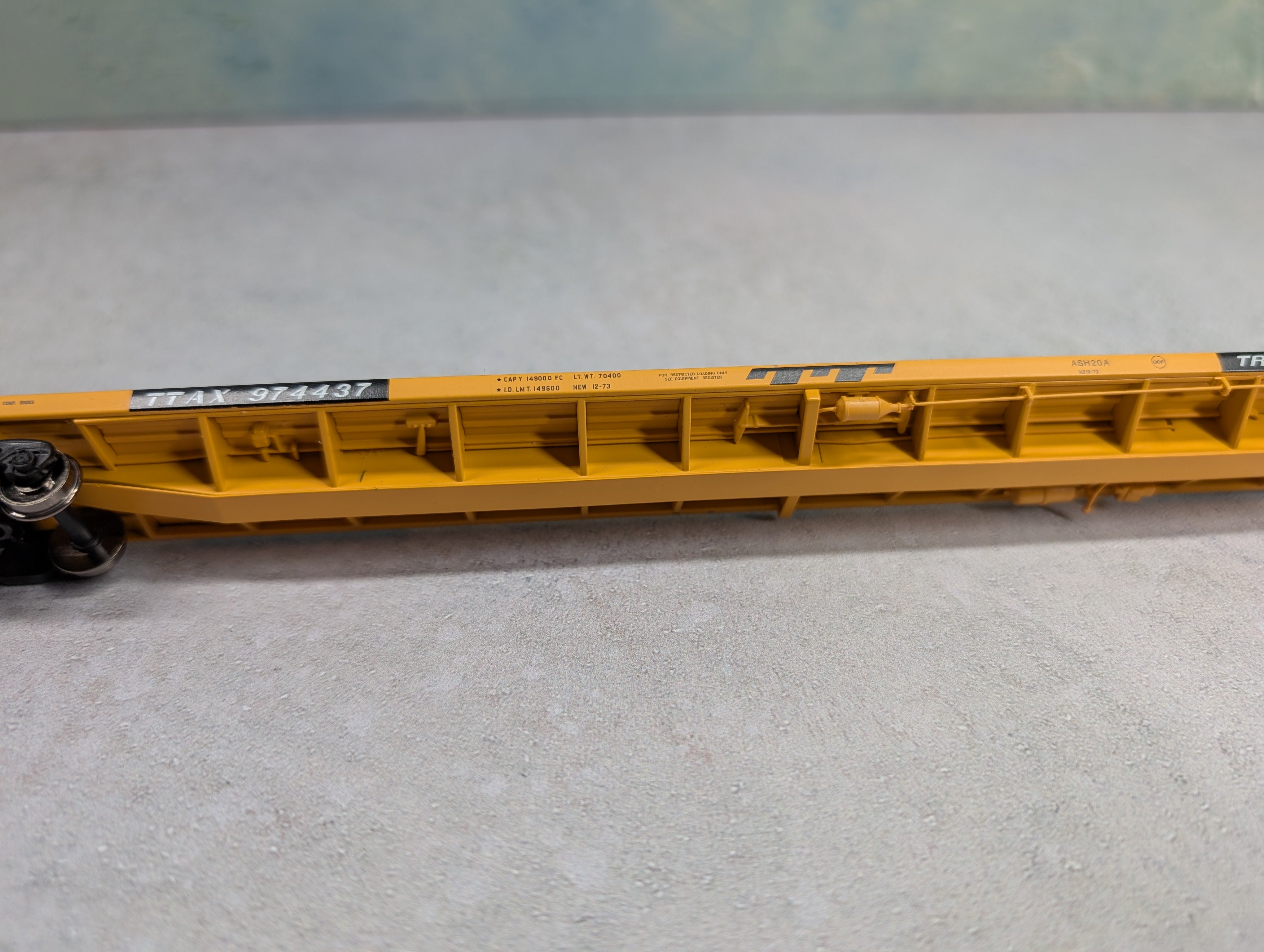 USED Atlas HO Scale 89'4" Flat Car Trailer Train TTAX #974437