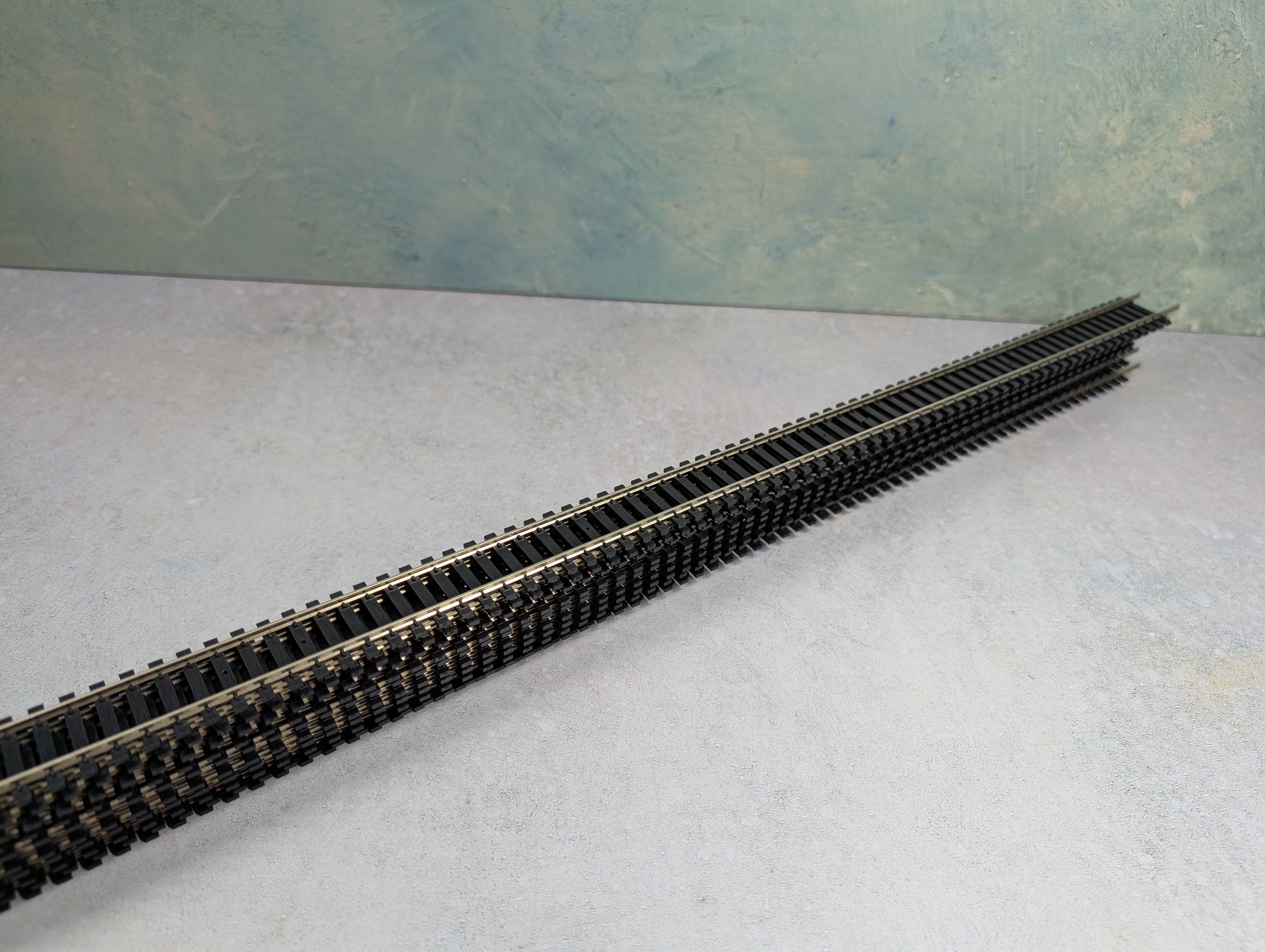 USED Atlas 168 HO Scale Superflex Track, 3' Flex Section, Code 100 (10 pcs)