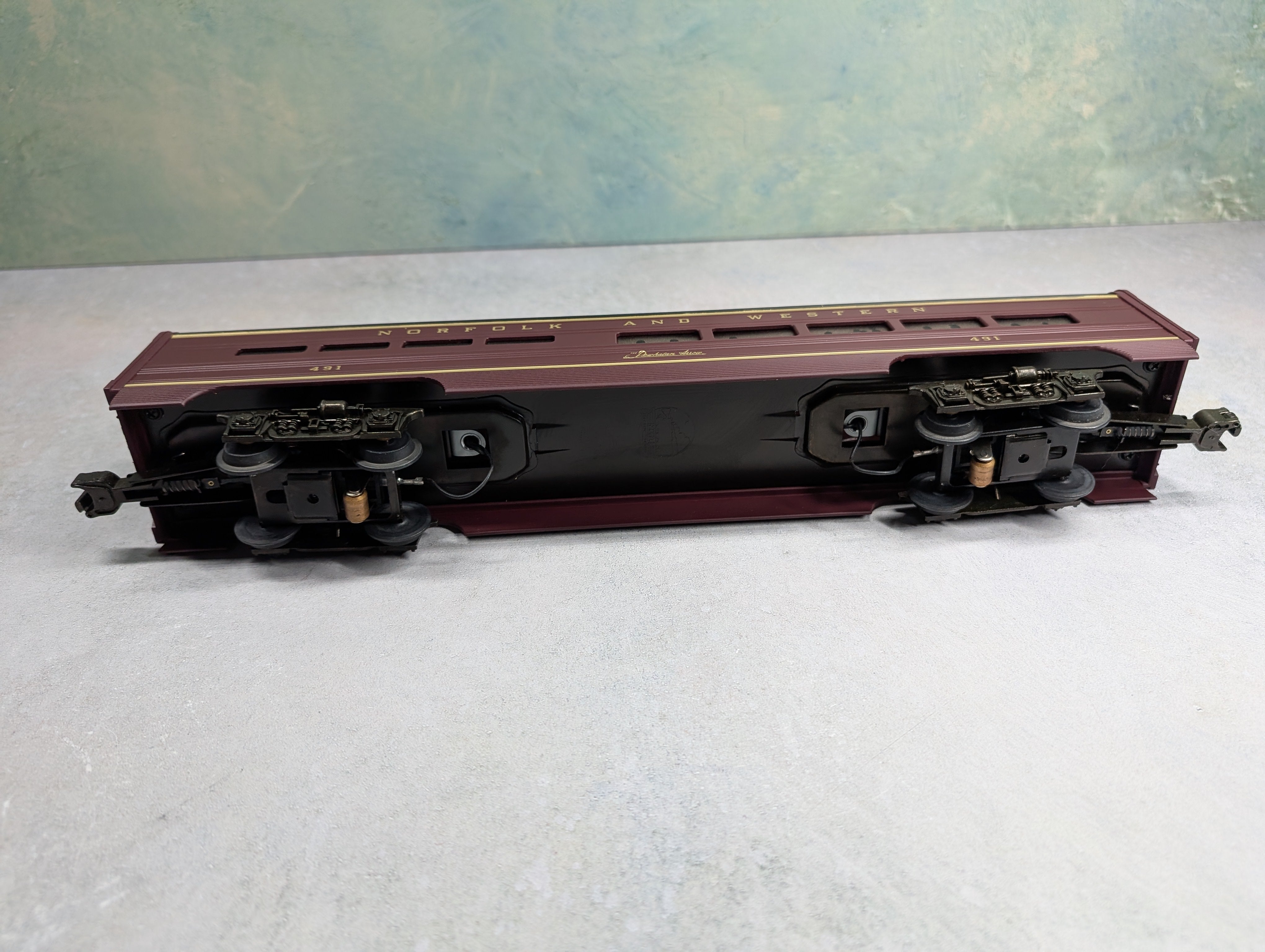 USED MTH Premier MT-6114 O 60' Aluminum Diner Passenger Car Norfolk & Western N&W #491 Powhatan Arrow