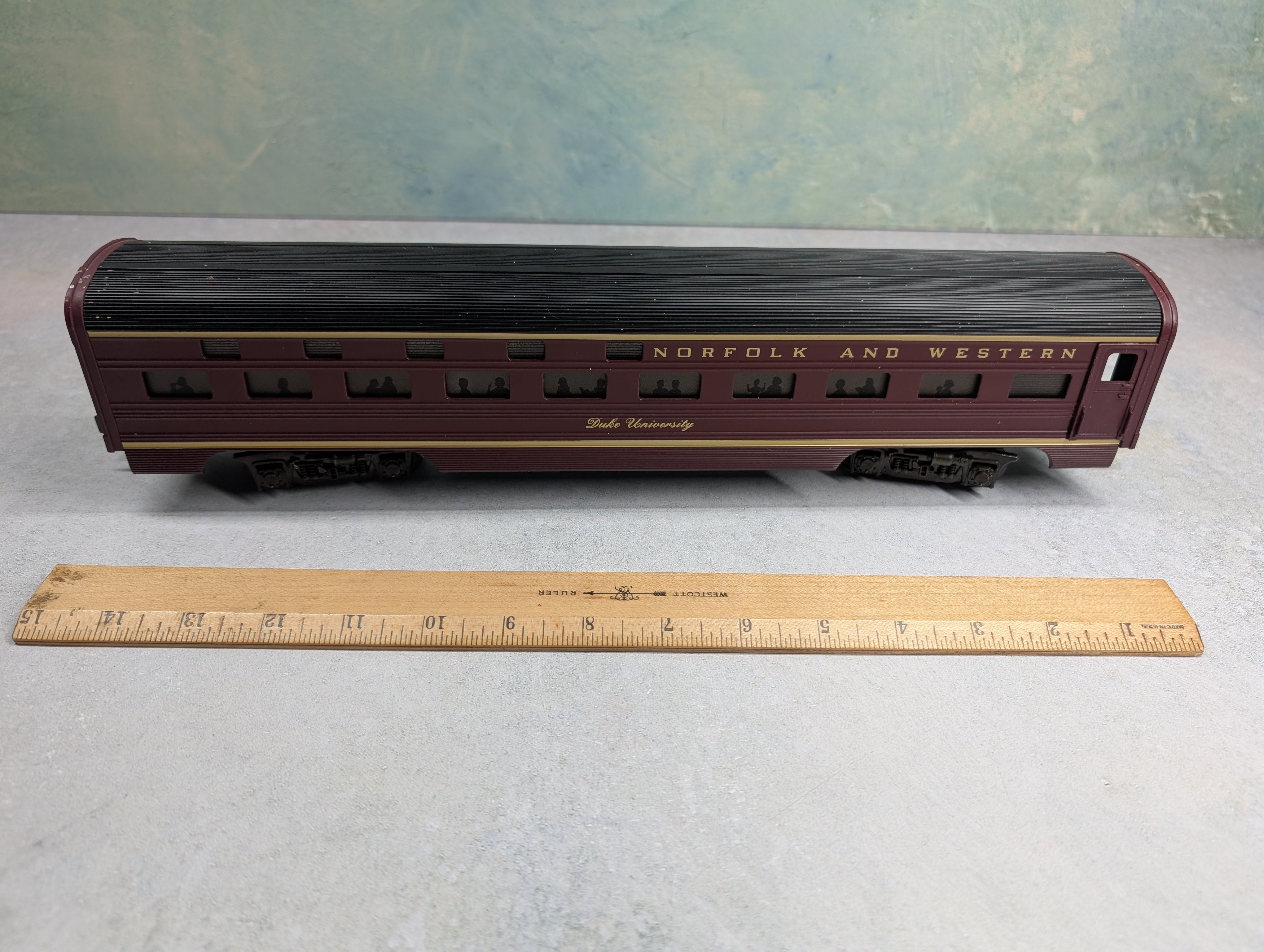 USED MTH Premier MT-6114 O 60' Aluminum Sleeper Passenger Car Norfolk & Western N&W Duke University