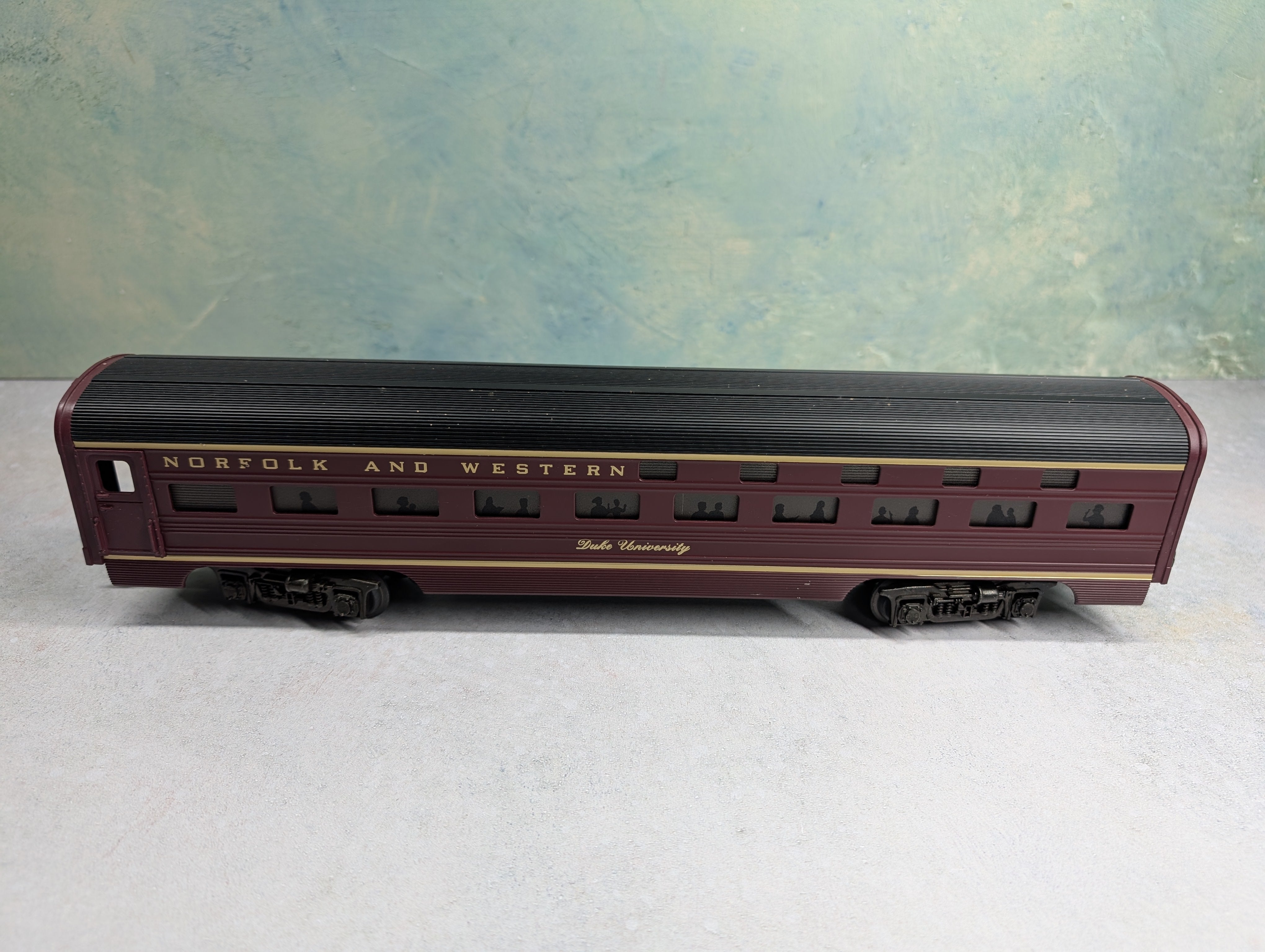 USED MTH Premier MT-6114 O 60' Aluminum Sleeper Passenger Car Norfolk & Western N&W Duke University