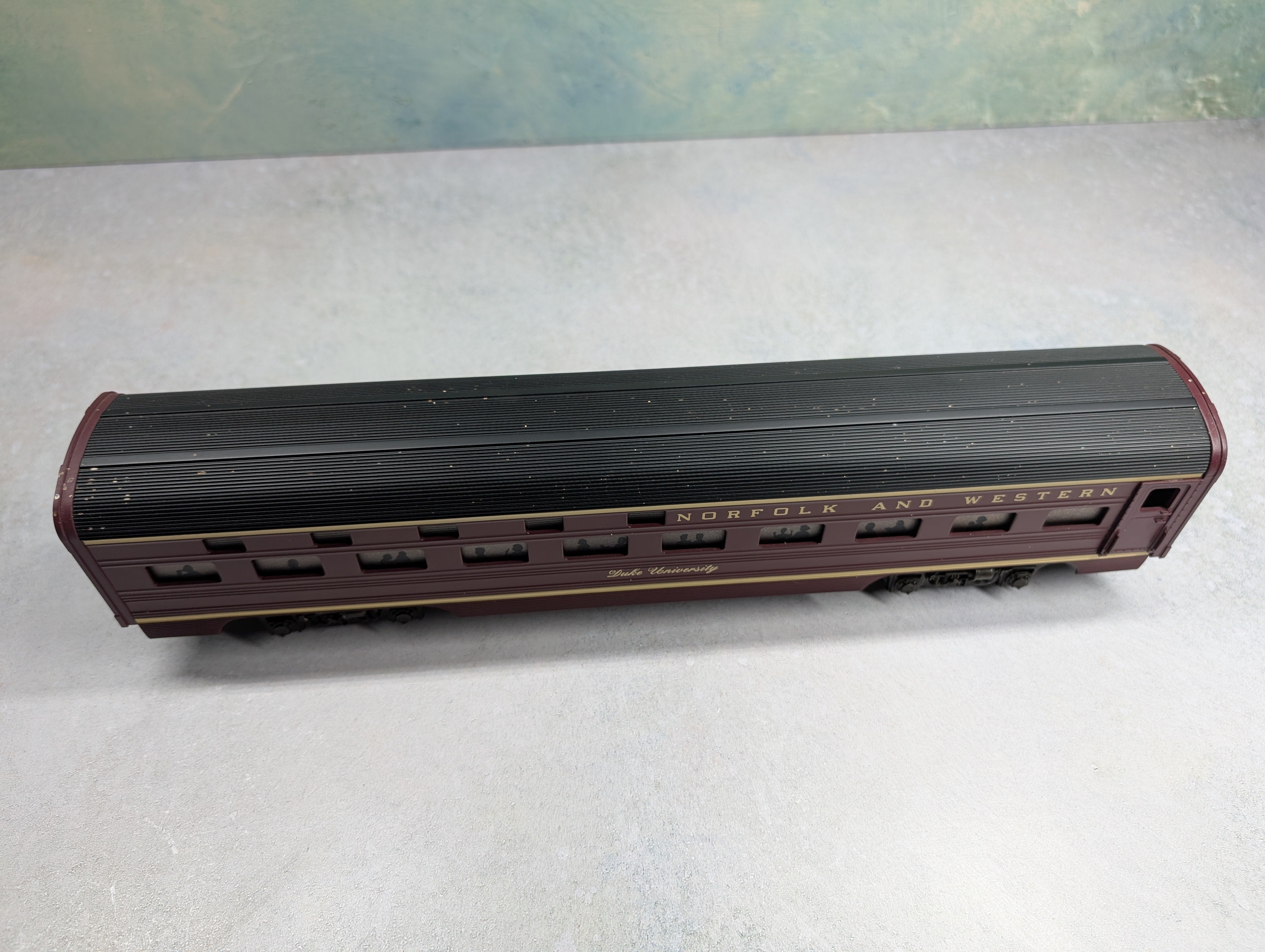 USED MTH Premier MT-6114 O 60' Aluminum Sleeper Passenger Car Norfolk & Western N&W Duke University