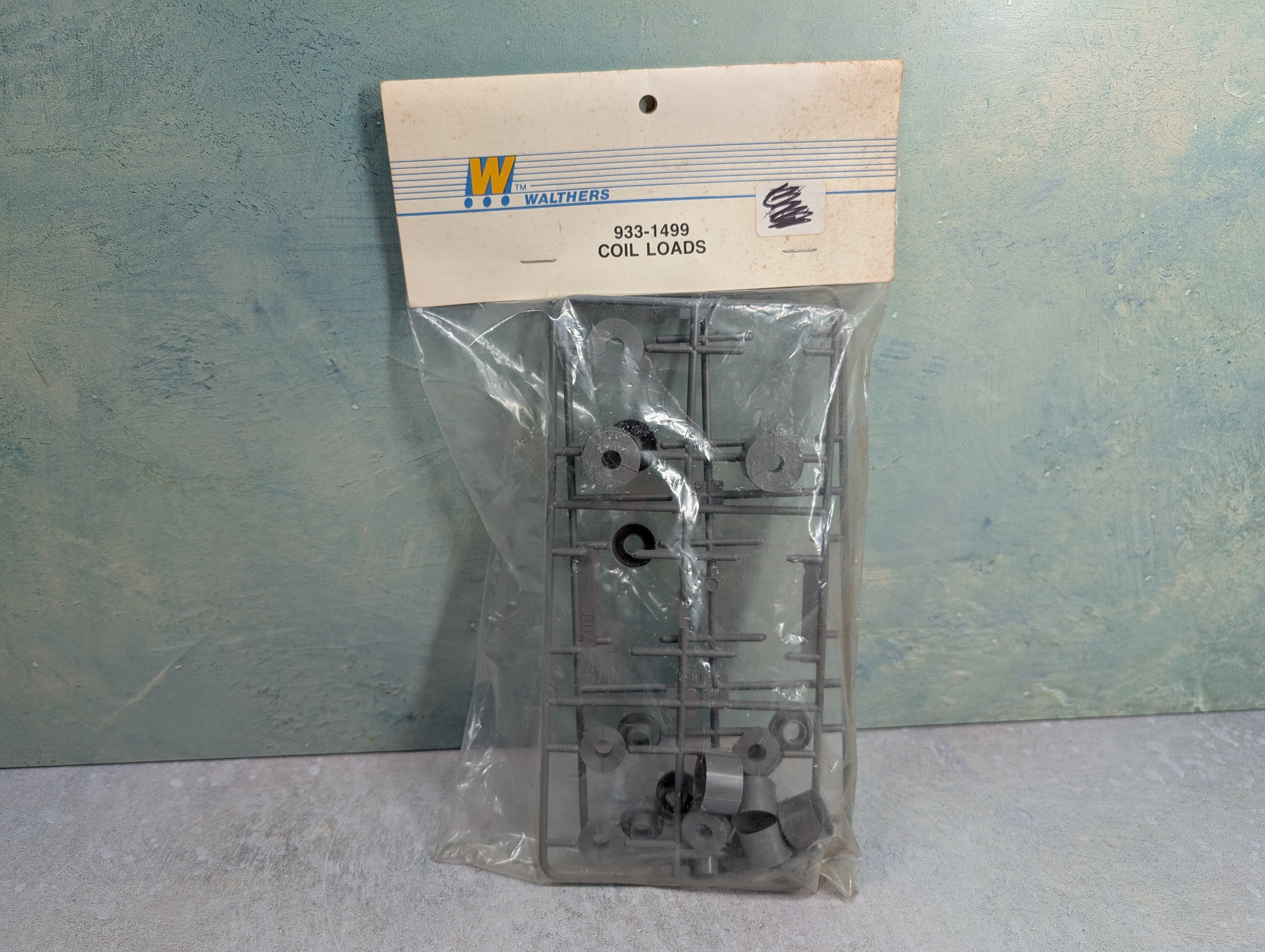 Walthers 933-1499 HO Scale Gray Coil Loads