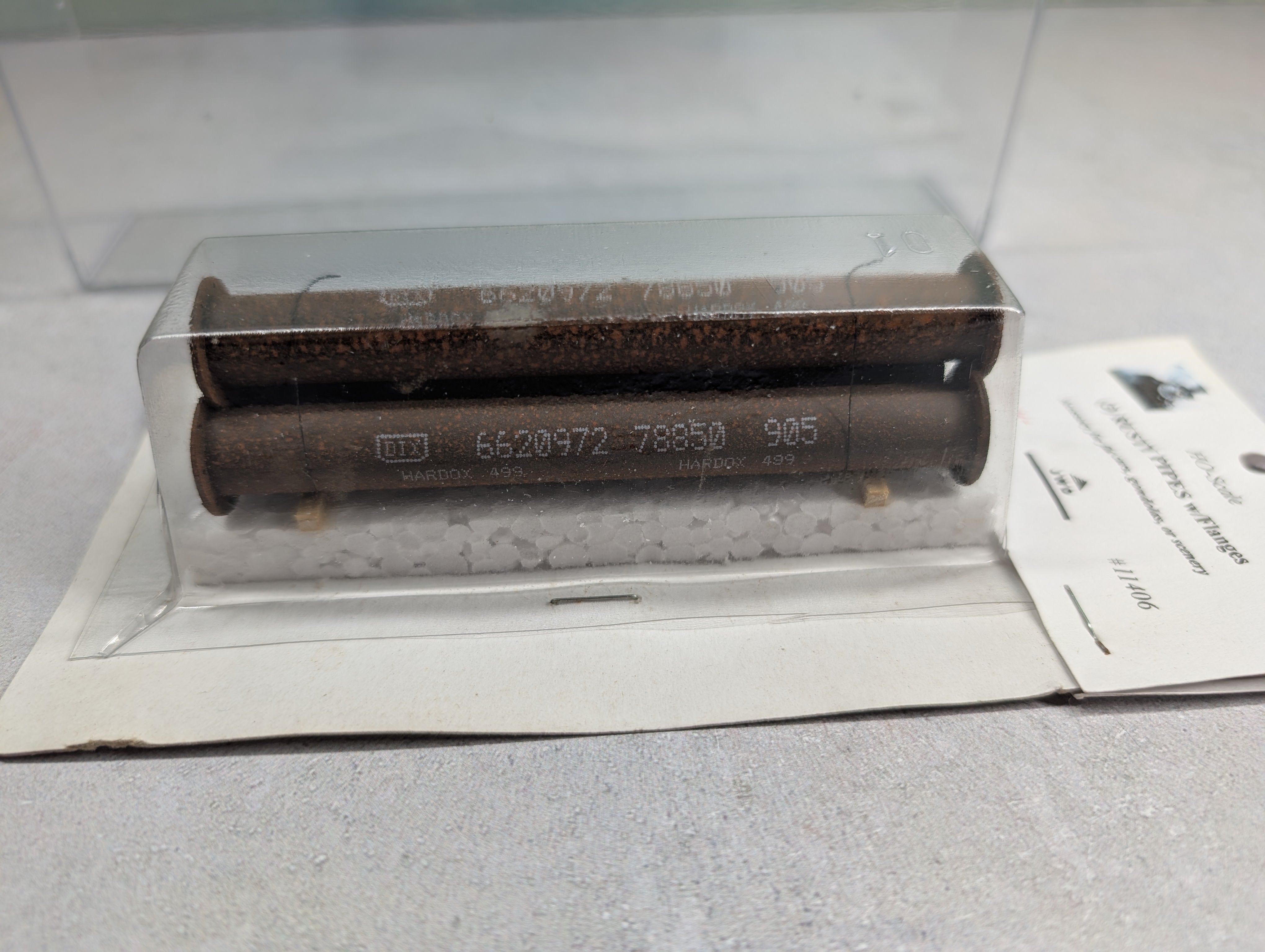 Duha 11406 HO Scale Rusty Pipes w/ Flanges (3 pcs)