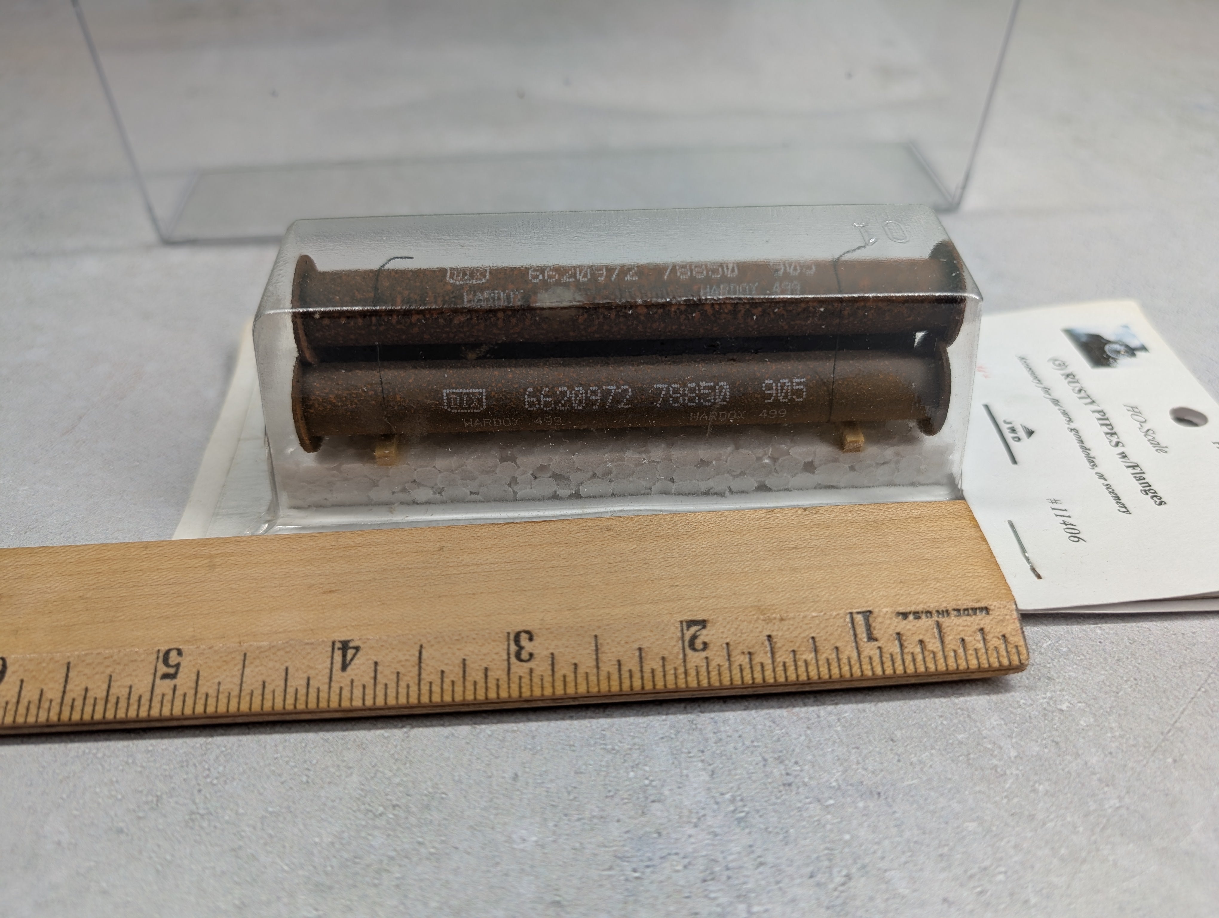 Duha 11406 HO Scale Rusty Pipes w/ Flanges (3 pcs)