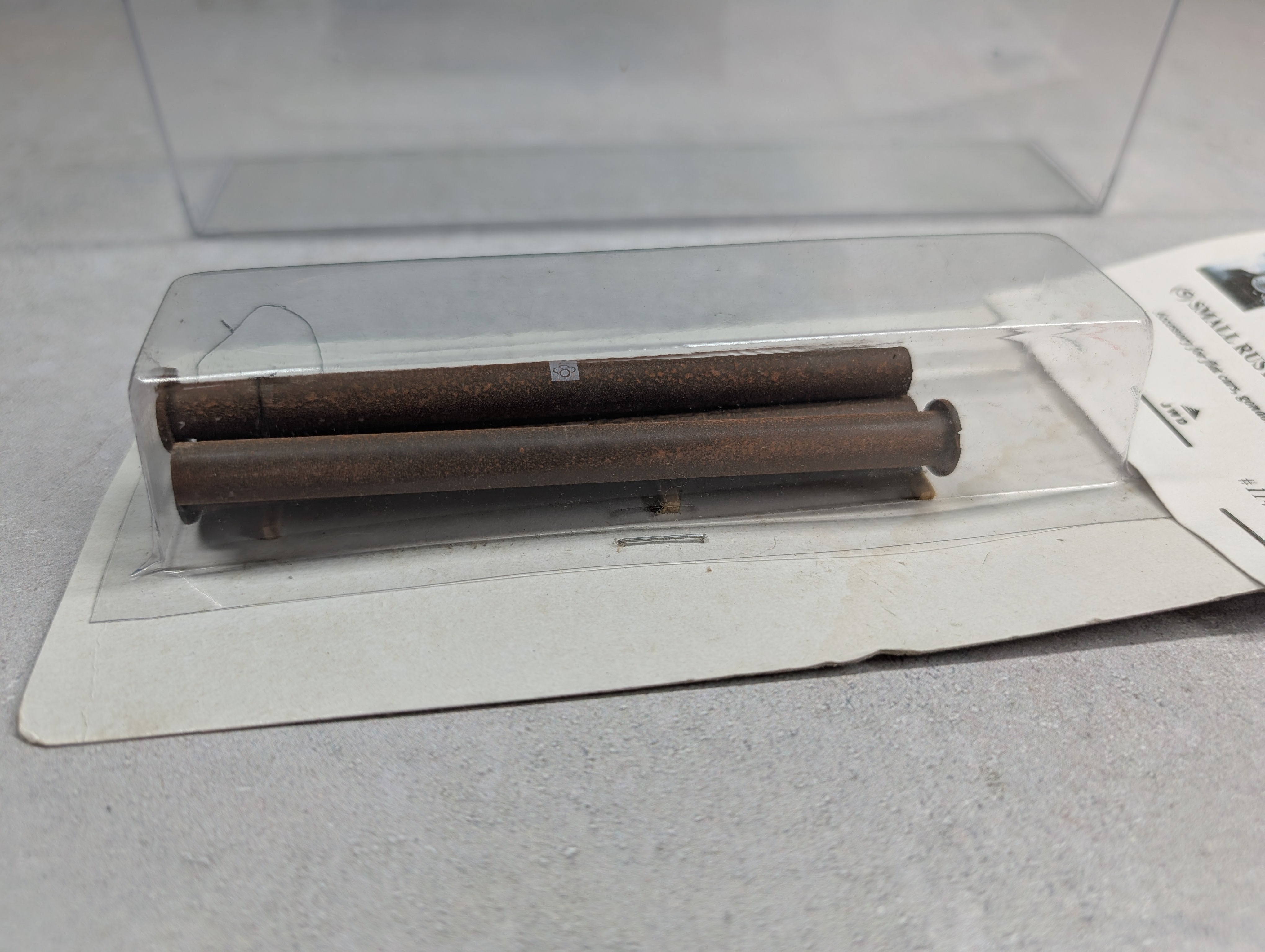 Duha 11405 HO Scale Small Rusty Pipes (5 pcs)