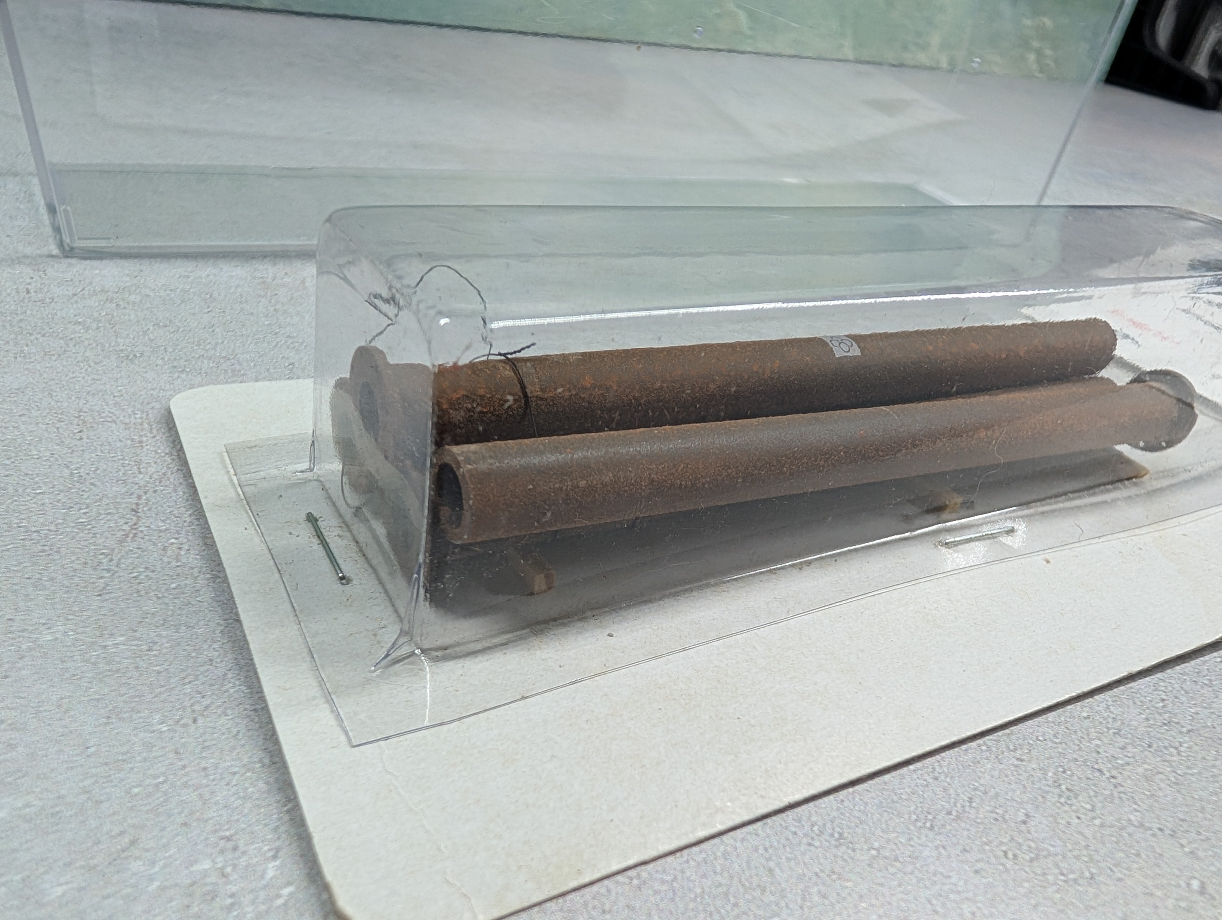 Duha 11405 HO Scale Small Rusty Pipes (5 pcs)
