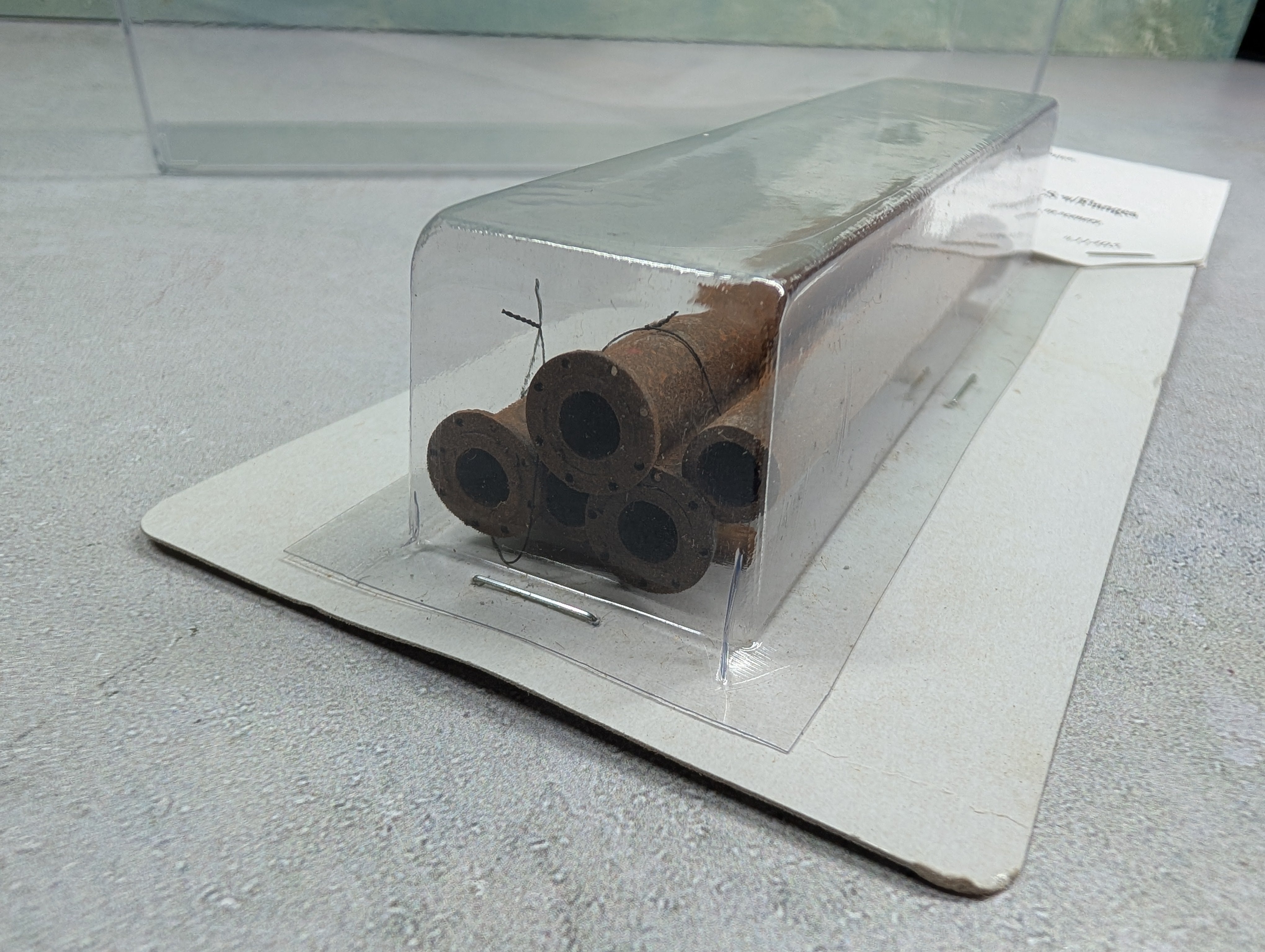 Duha 11405 HO Scale Small Rusty Pipes (5 pcs)
