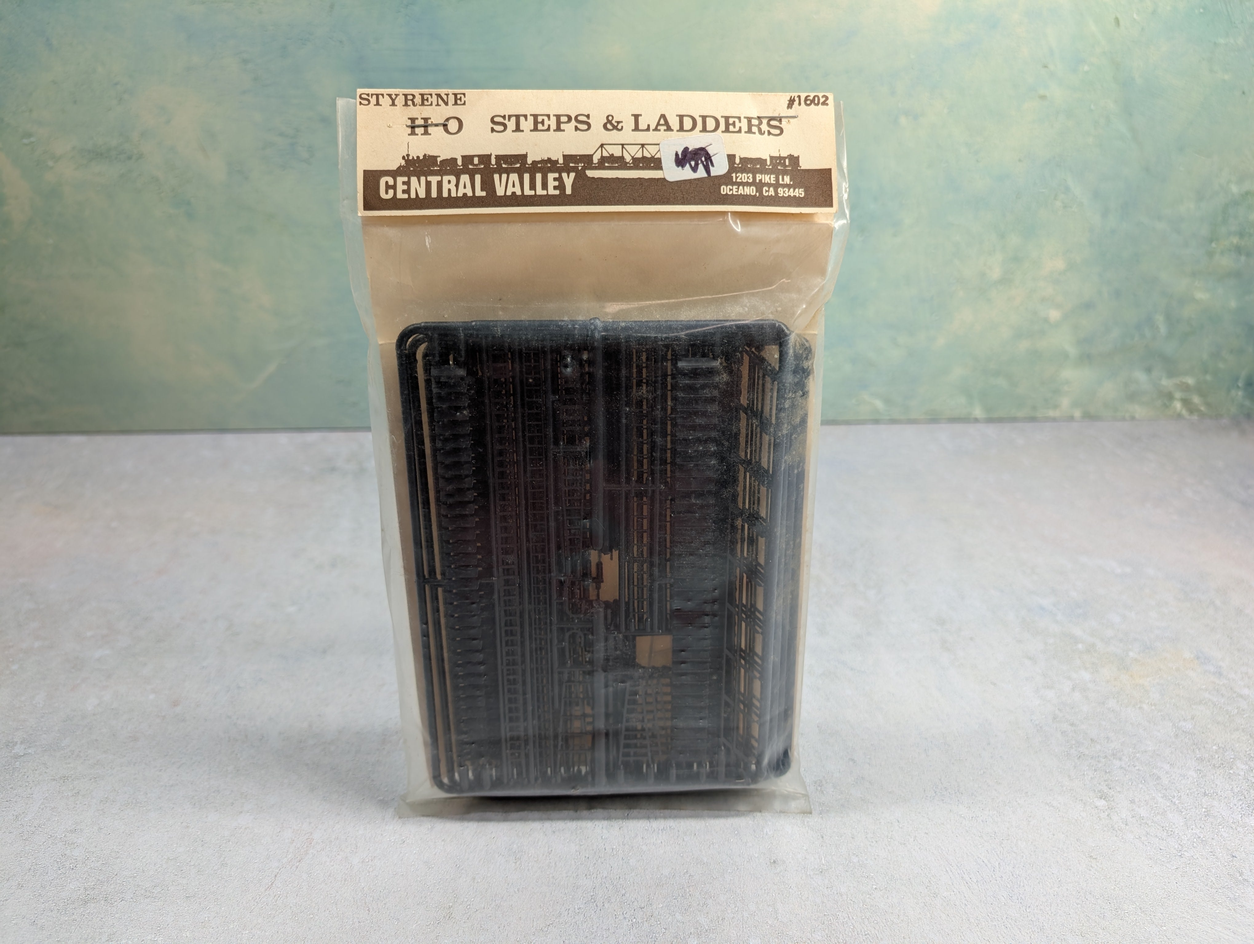 Central Valley 1602 HO Scale Steps & Ladders (Styrene) (4 sets)