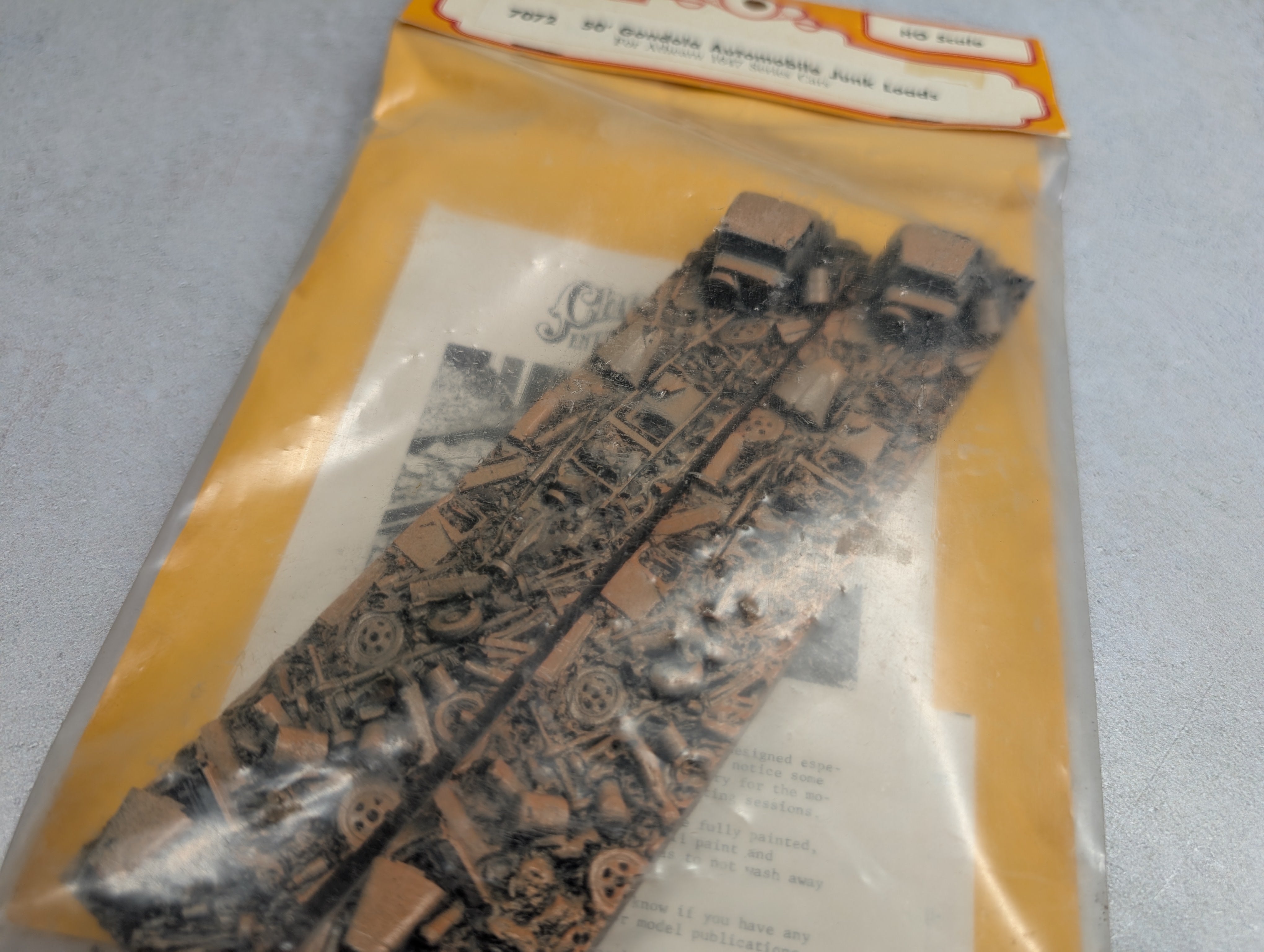 Chooch Enterprises Inc 7072 HO Scale 50' Gondfola Automobile Junk Loads (2 pcs)