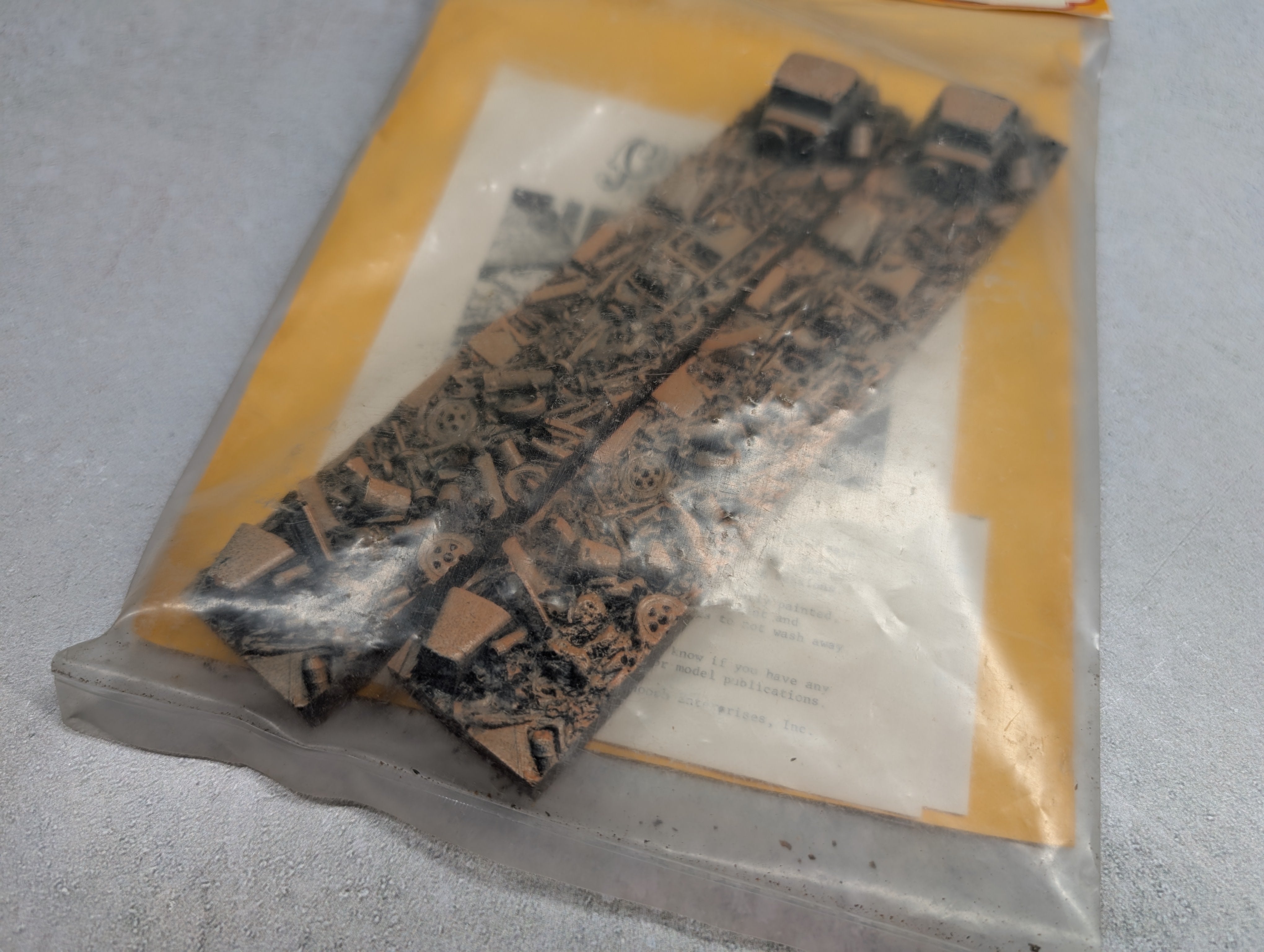 Chooch Enterprises Inc 7072 HO Scale 50' Gondfola Automobile Junk Loads (2 pcs)