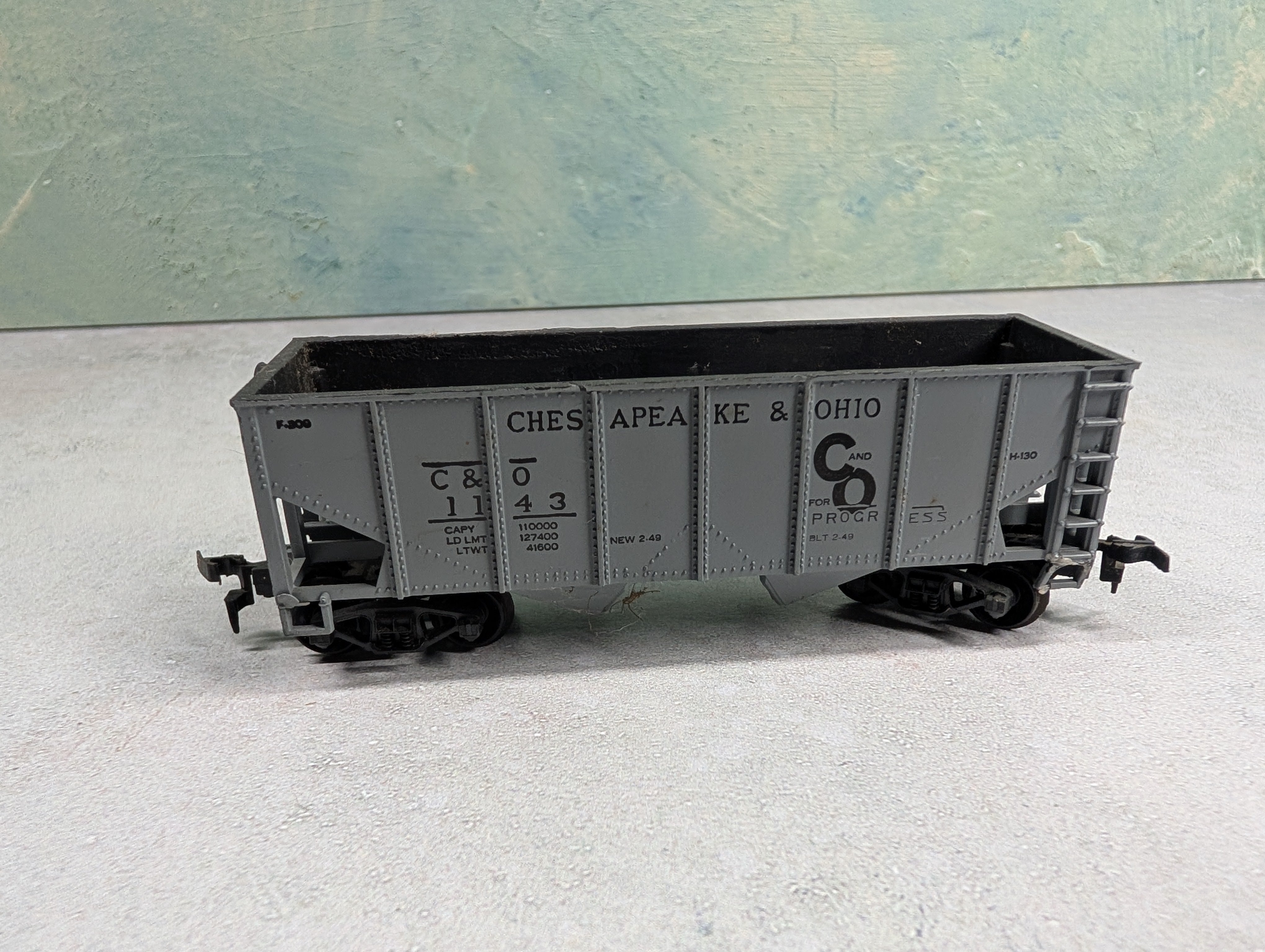 USED HO Scale 2 Bay Hopper Chesapeake and Ohio C&O #1143