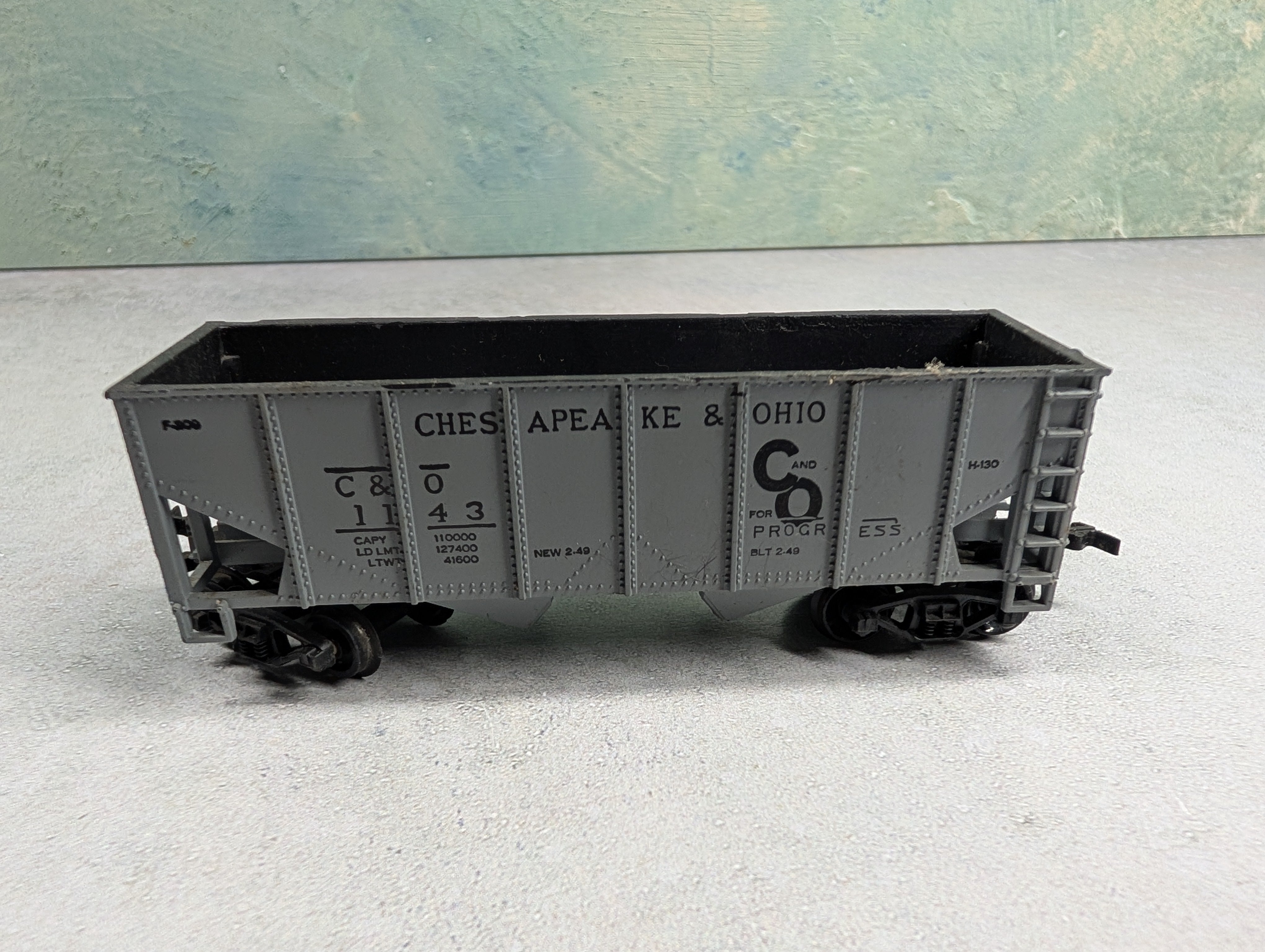 USED HO Scale 2 Bay Hopper Chesapeake and Ohio C&O #1143
