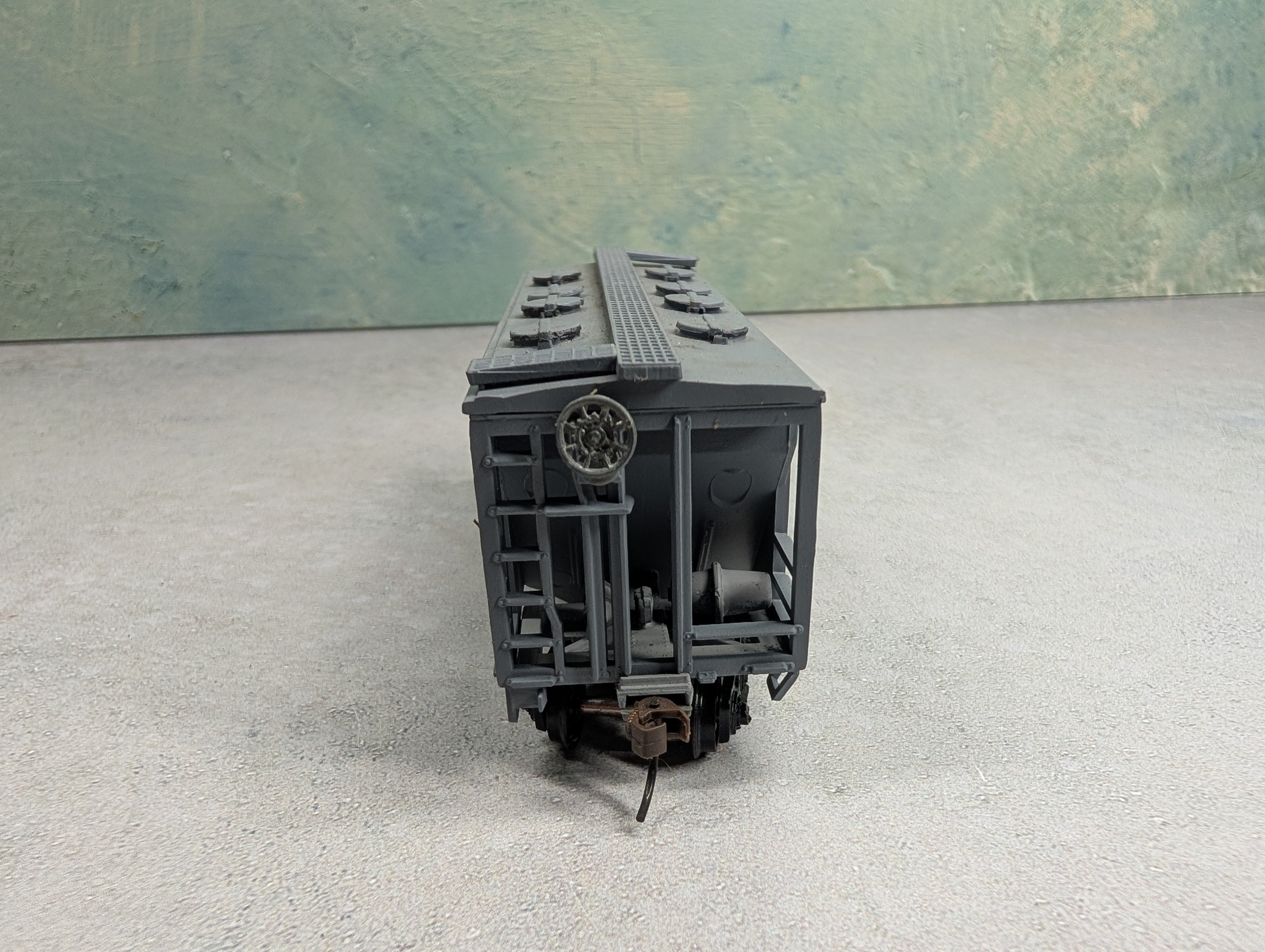 USED Roundhouse HO Scale 2 Bay Covered Hopper Lehigh Valley LV #50700