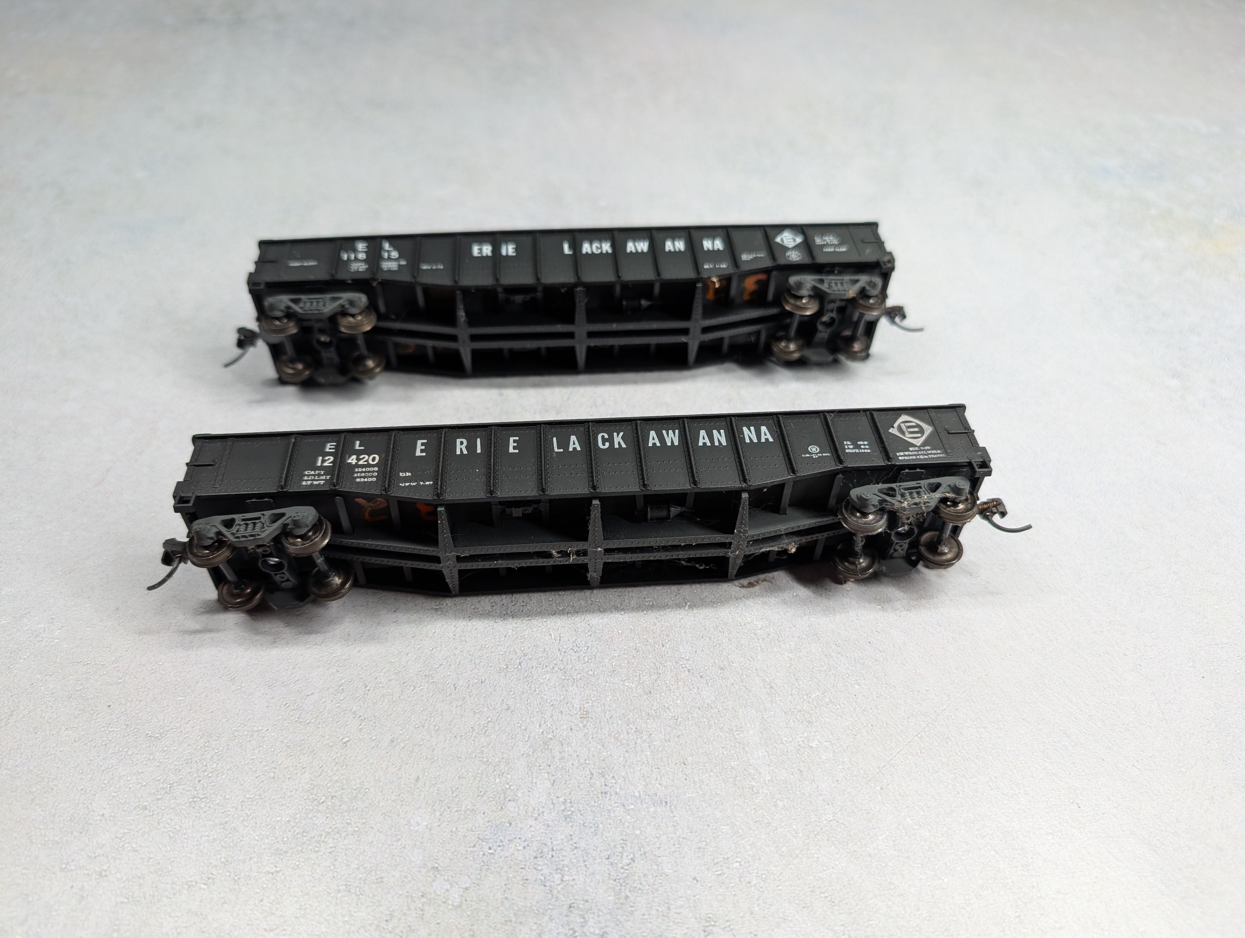 USED Athearn HO Scale 50' Gondolas Erie Lackawanna EL w/ Scrap Loads (2 pcs)