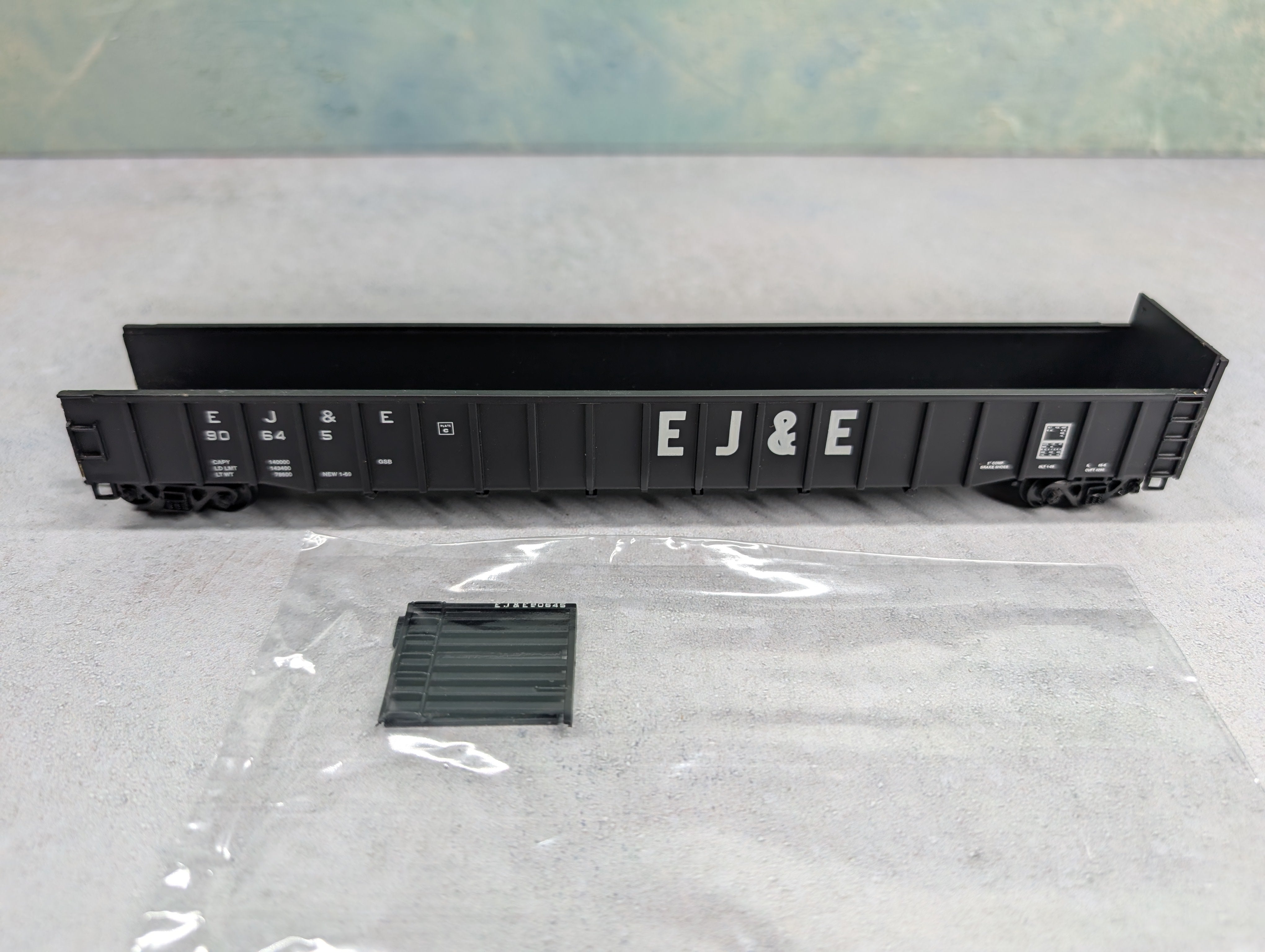 USED Walthers HO Scale 65' Mill Gondola Elgin Joliet & Eastern EJ&E #90645