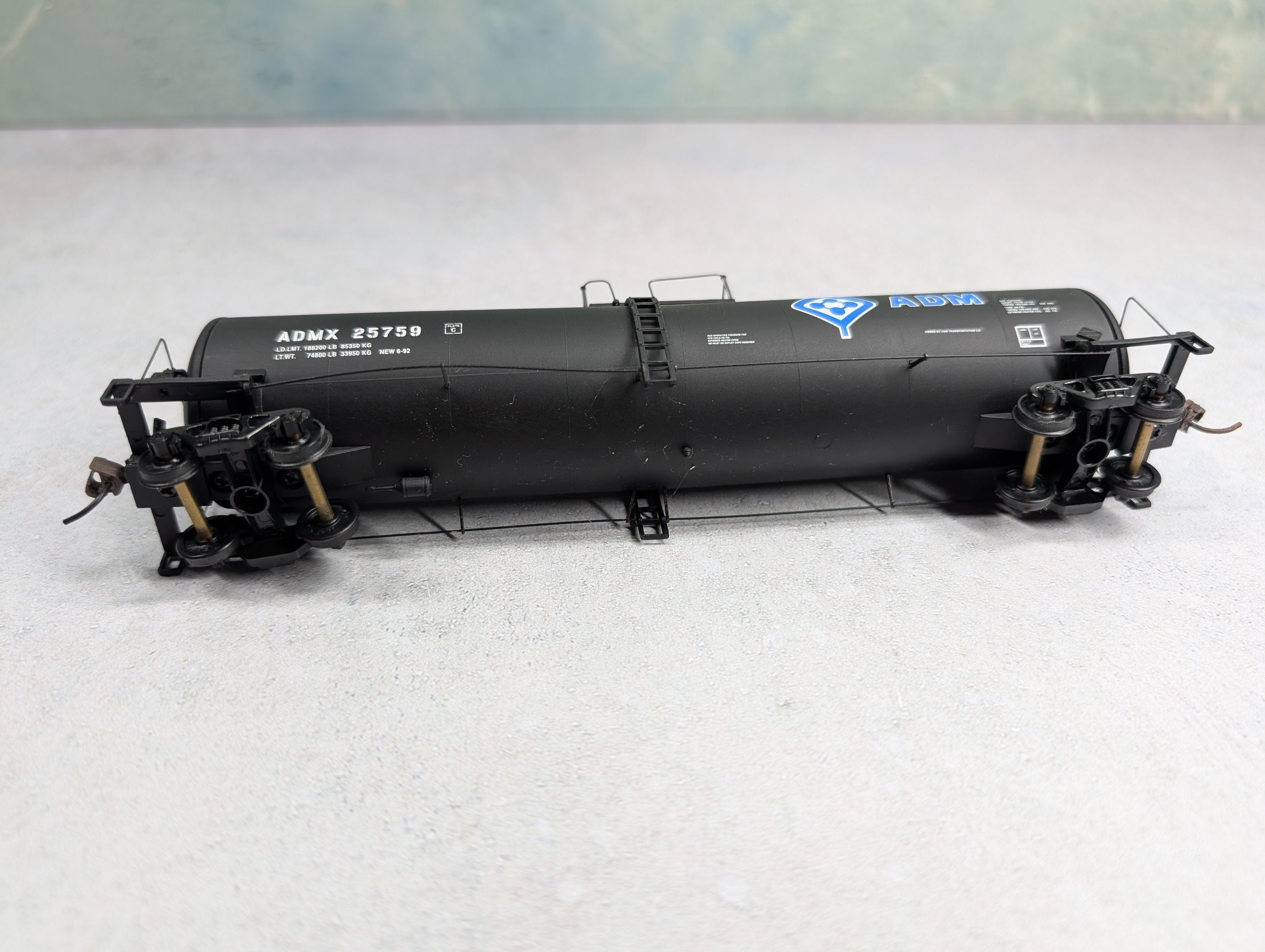 USED Walthers HO Scale 23,000 Gal Funnel Flow Tank Car Archer Daniels Midland ADMX #25759