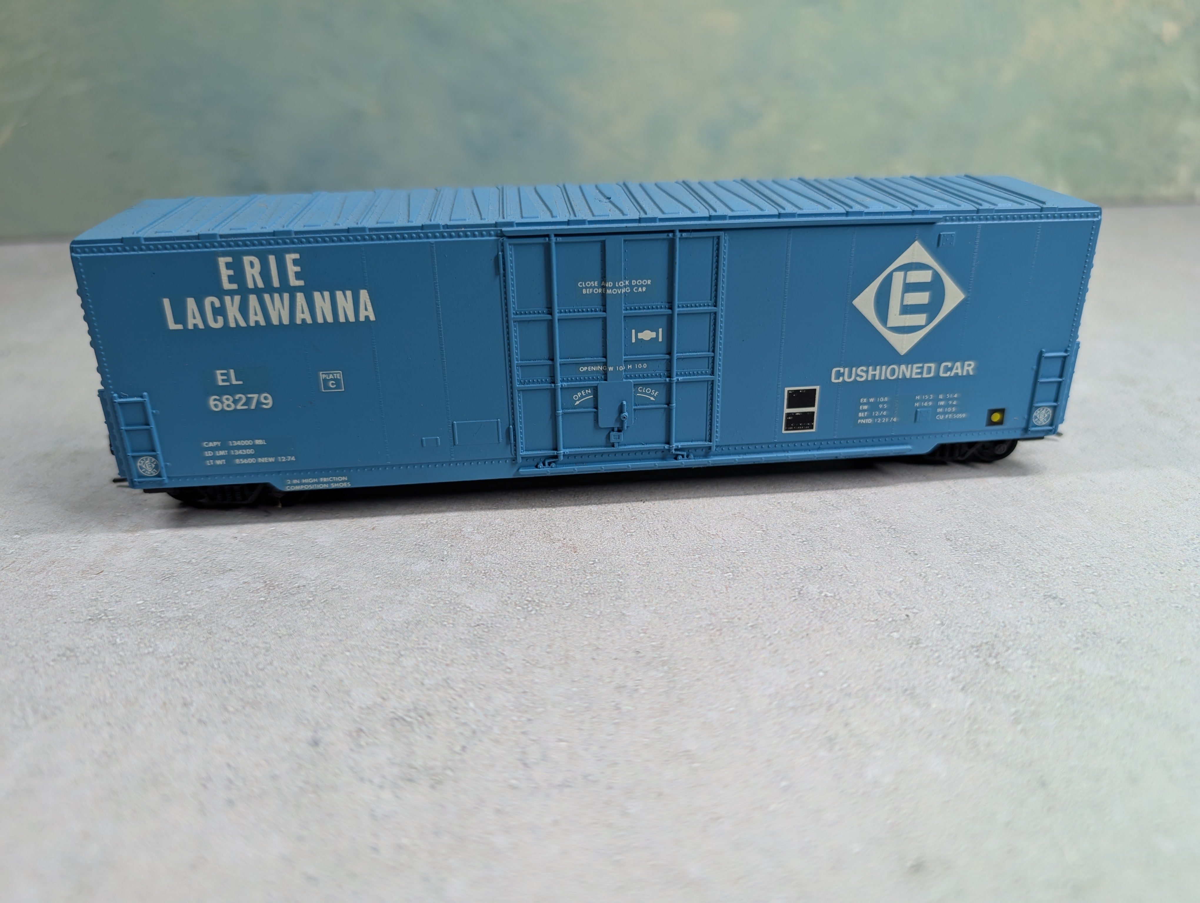 USED Roundhouse HO Scale 50' Box Car Erie Lackawanna EL #68279 Decals
