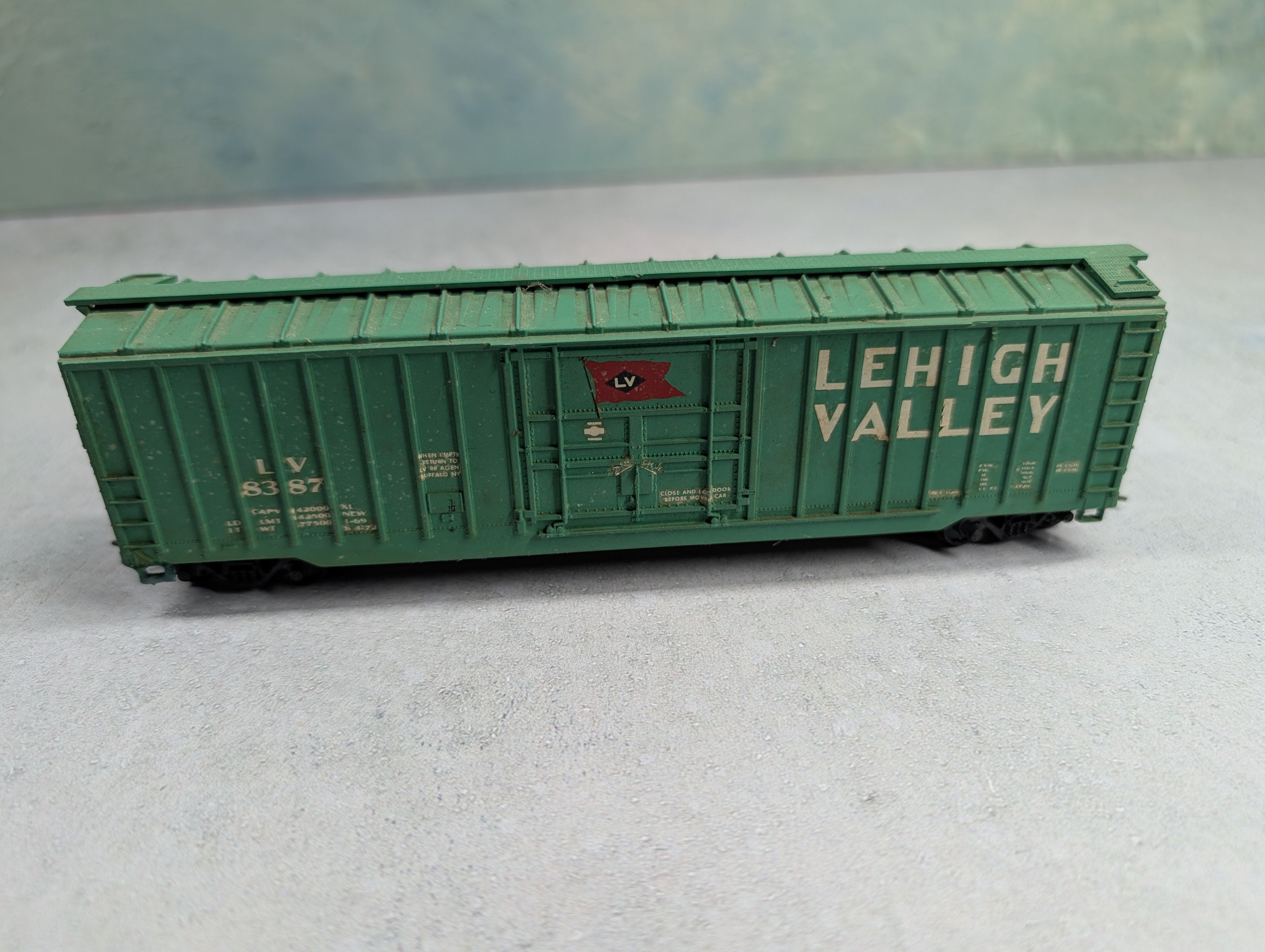 USED Athearn HO Scale 50' OB Box Car Lehigh Valley LV #8387 Decals