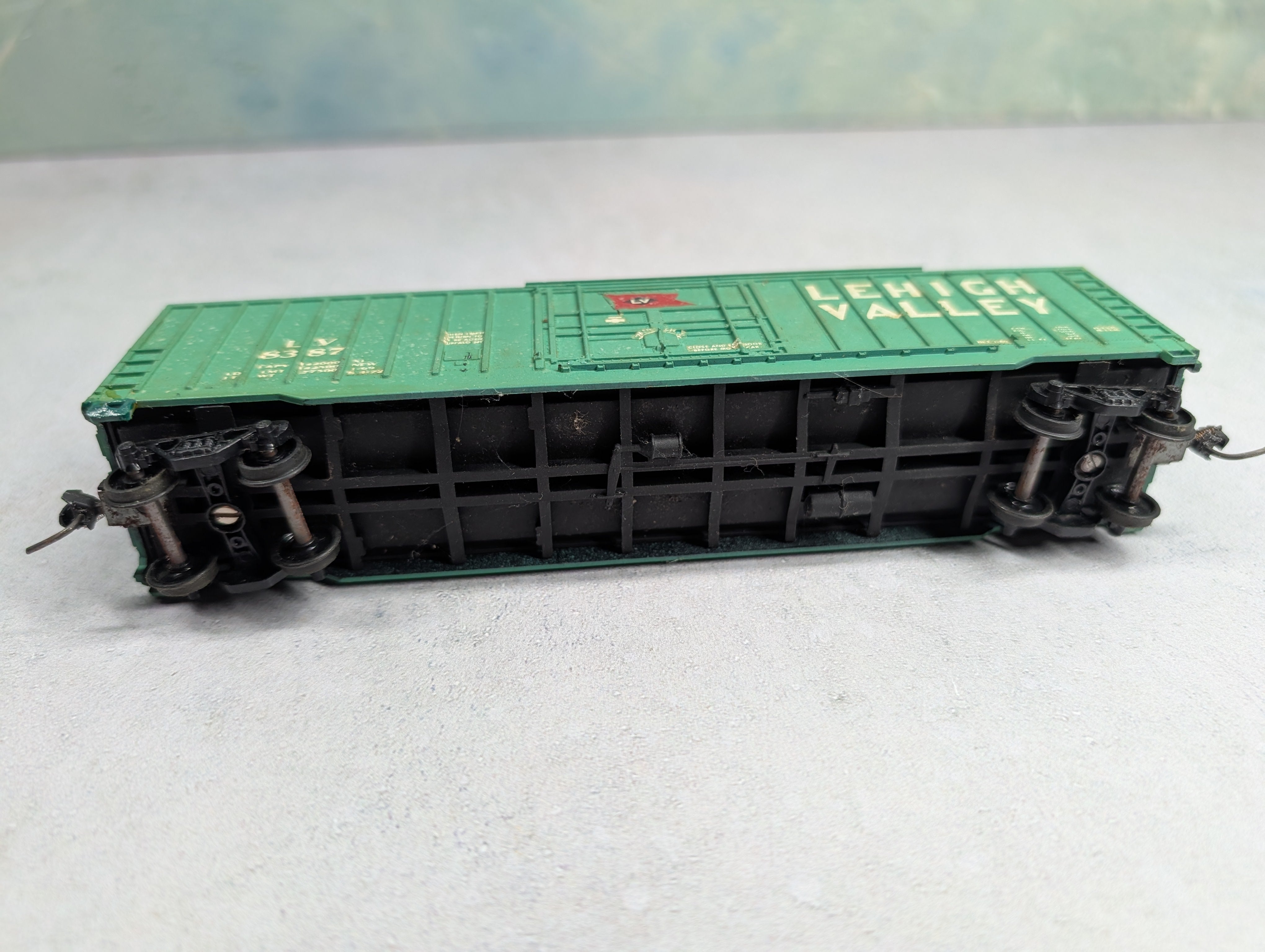 USED Athearn HO Scale 50' OB Box Car Lehigh Valley LV #8387 Decals