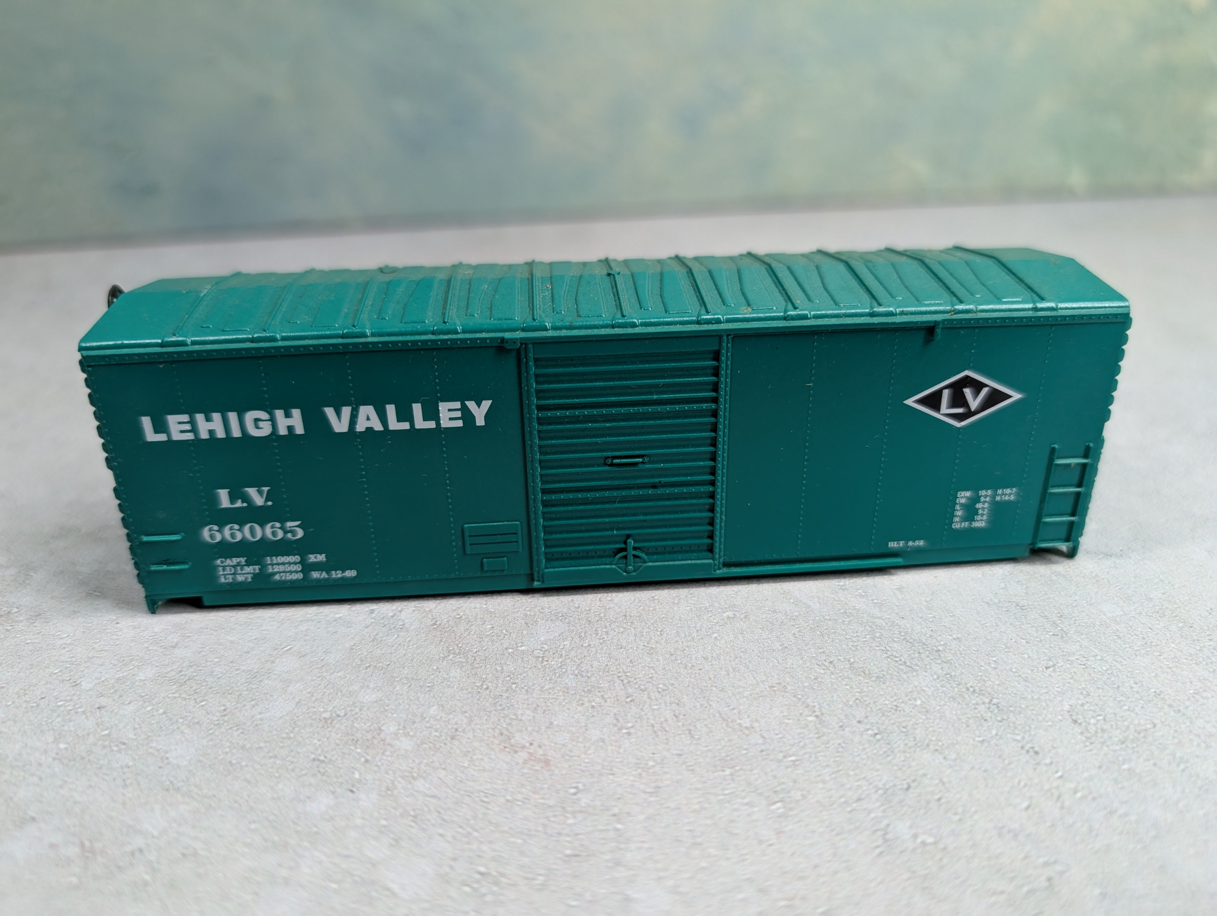 USED Roundhouse HO Scale 40' Box Car Lehigh Valley LV #66065
