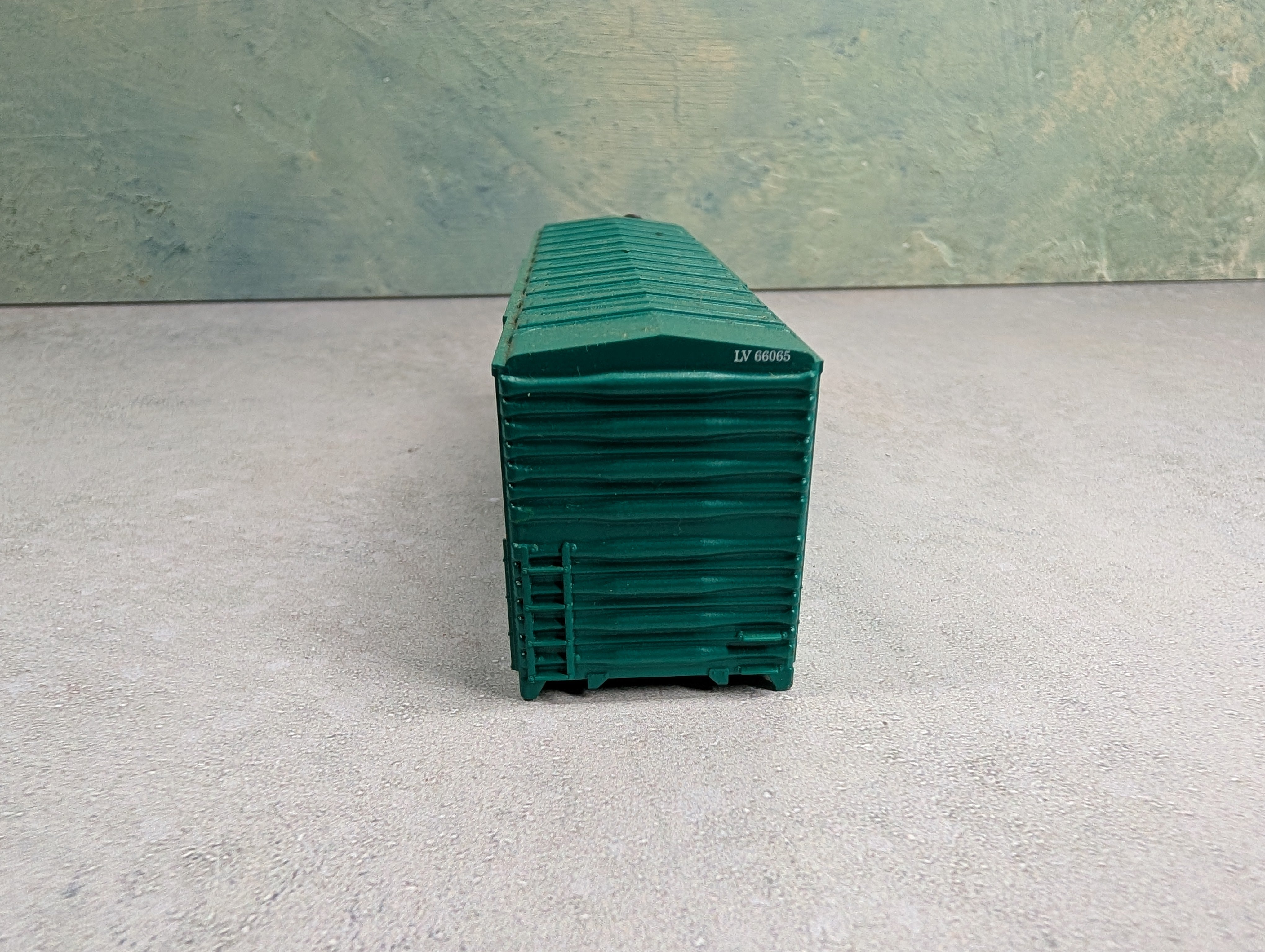 USED Roundhouse HO Scale 40' Box Car Lehigh Valley LV #66065