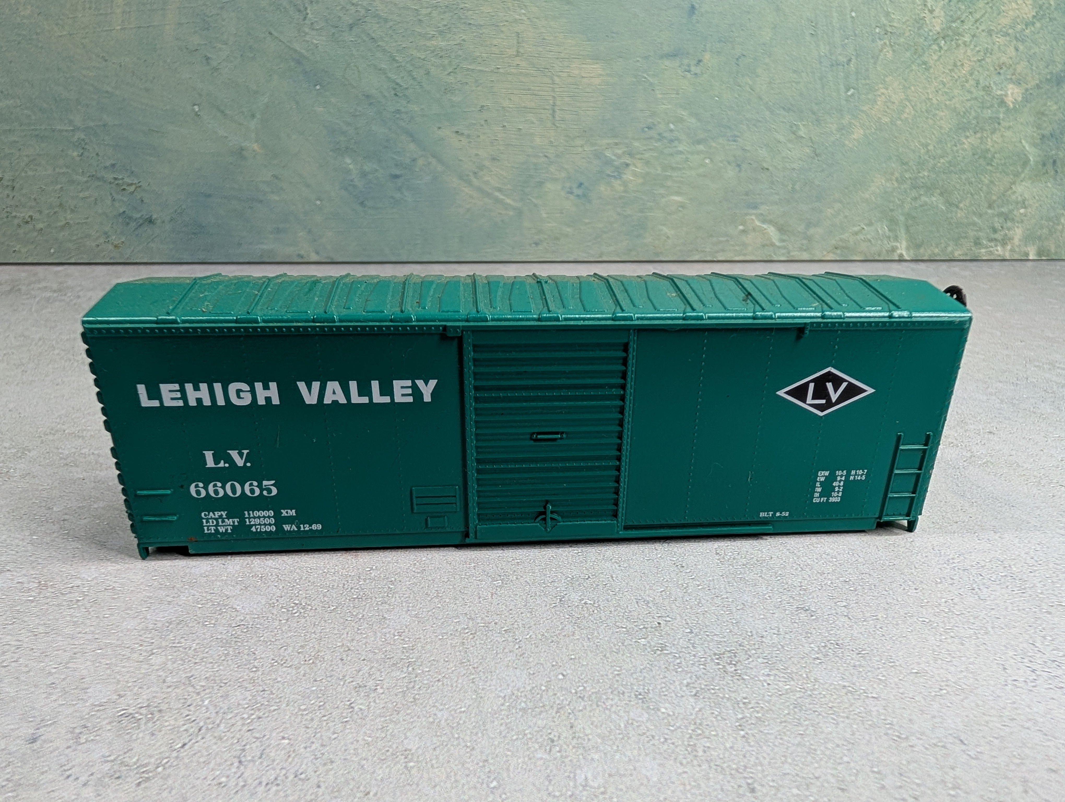 USED Roundhouse HO Scale 40' Box Car Lehigh Valley LV #66065