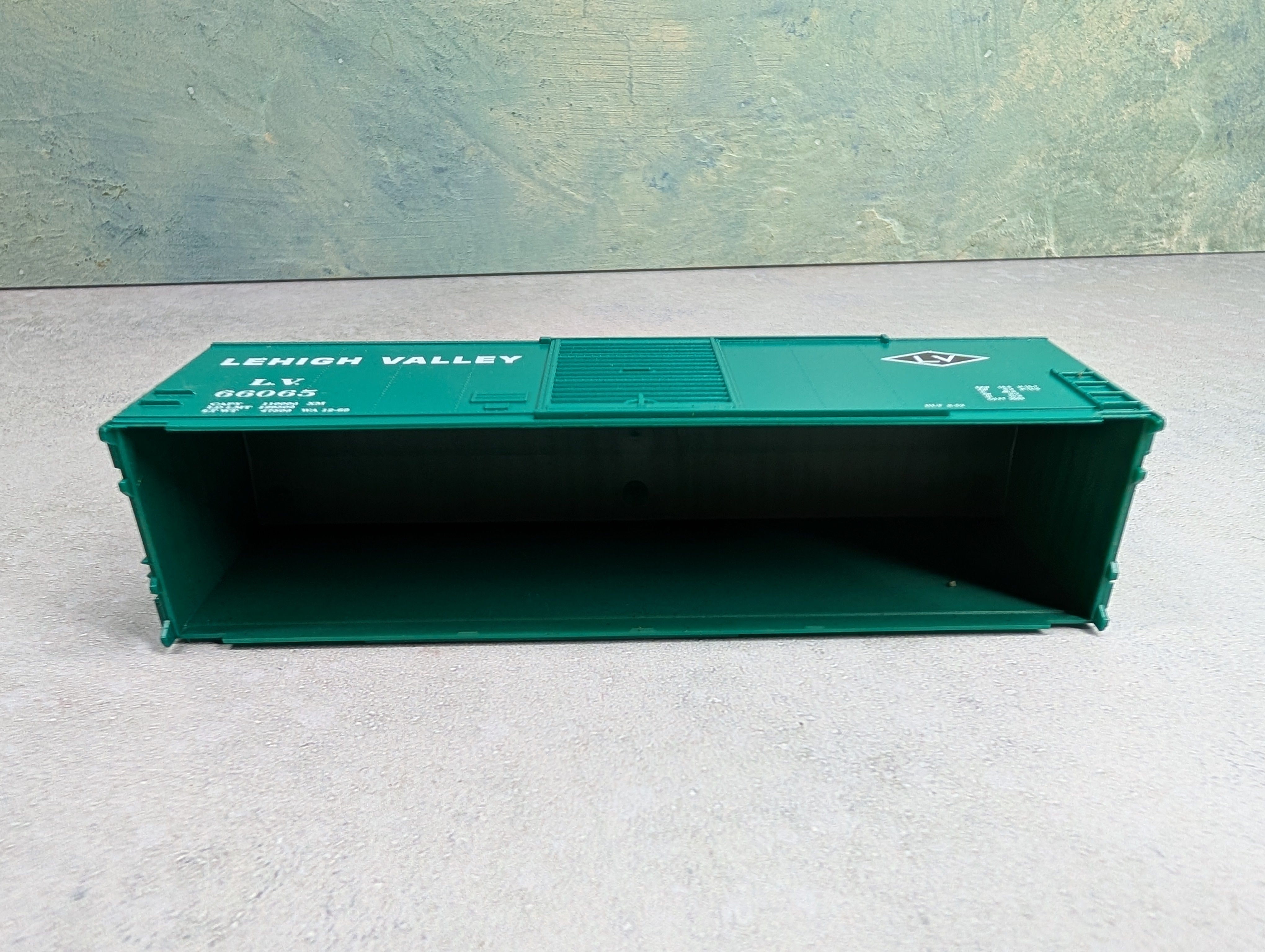 USED Roundhouse HO Scale 40' Box Car Lehigh Valley LV #66065