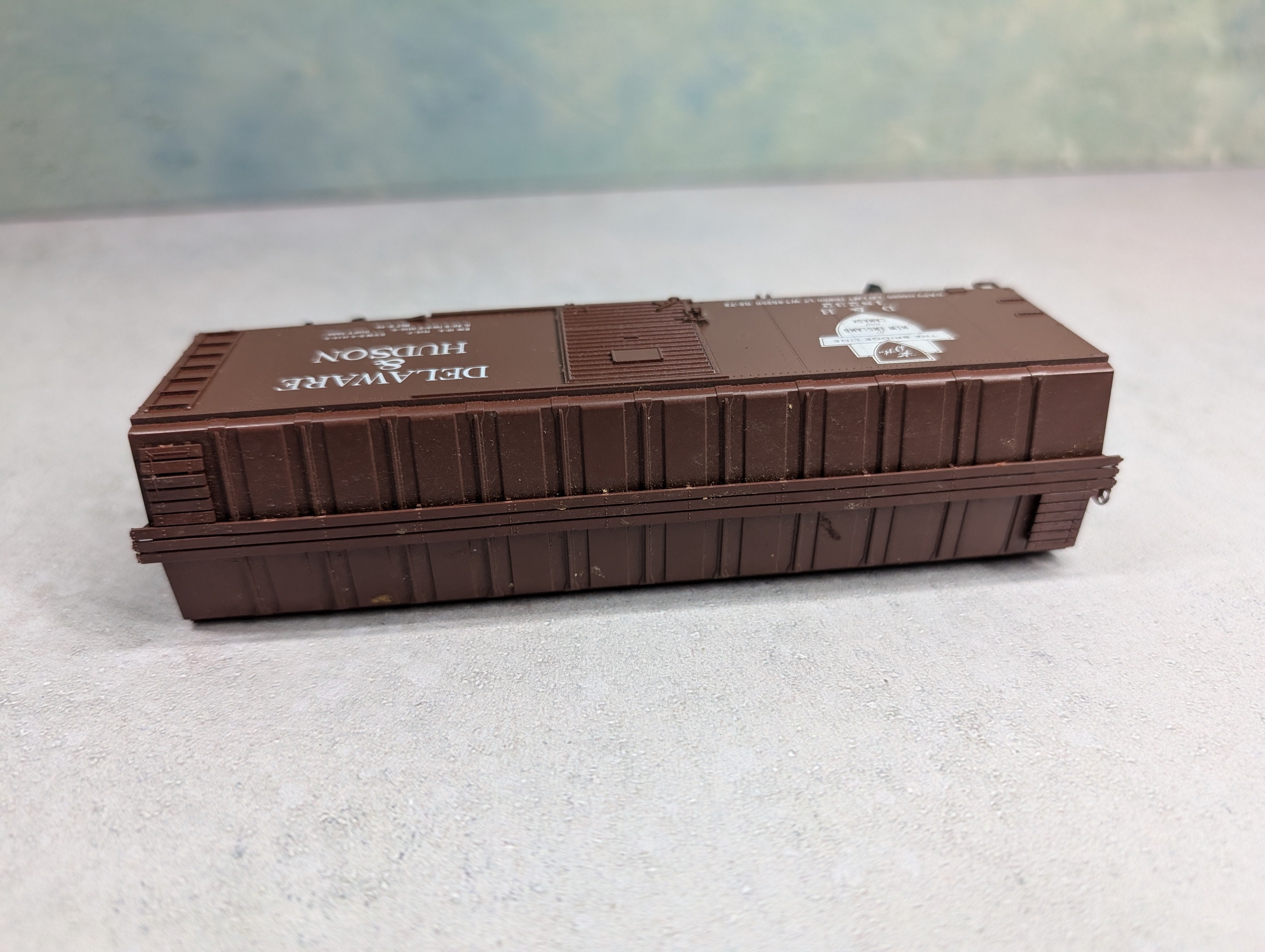 USED Bowser HO Scale 40' Box Car Delaware and Hudson D&H #18232