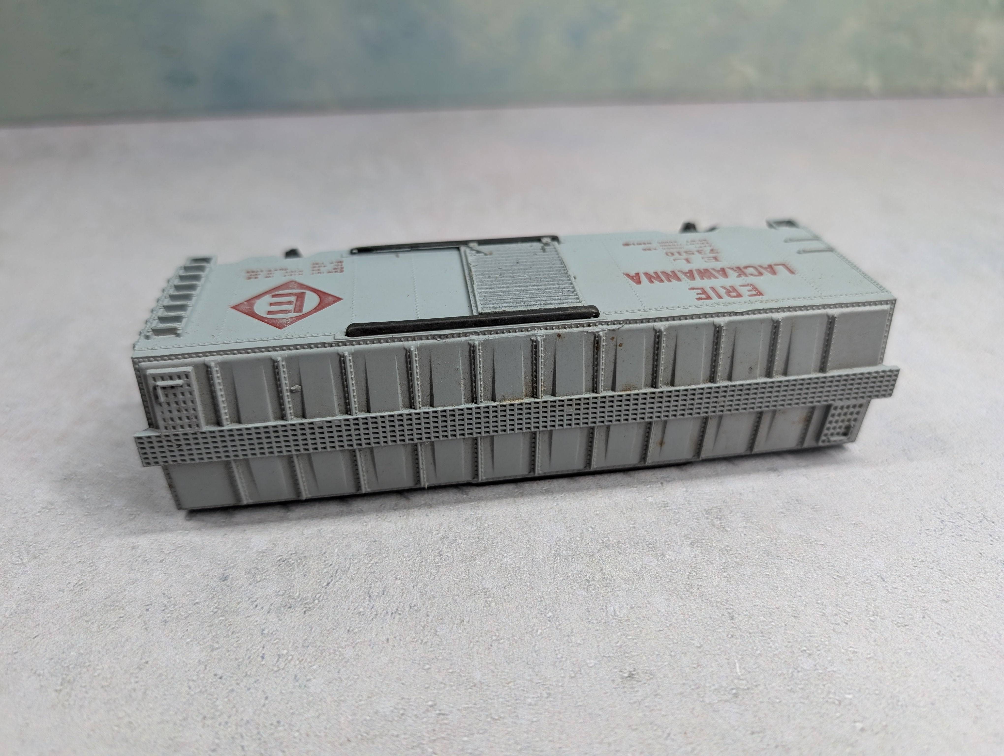 USED Varney HO Scale 40' Box Car Erie Lackawanna EL #73510