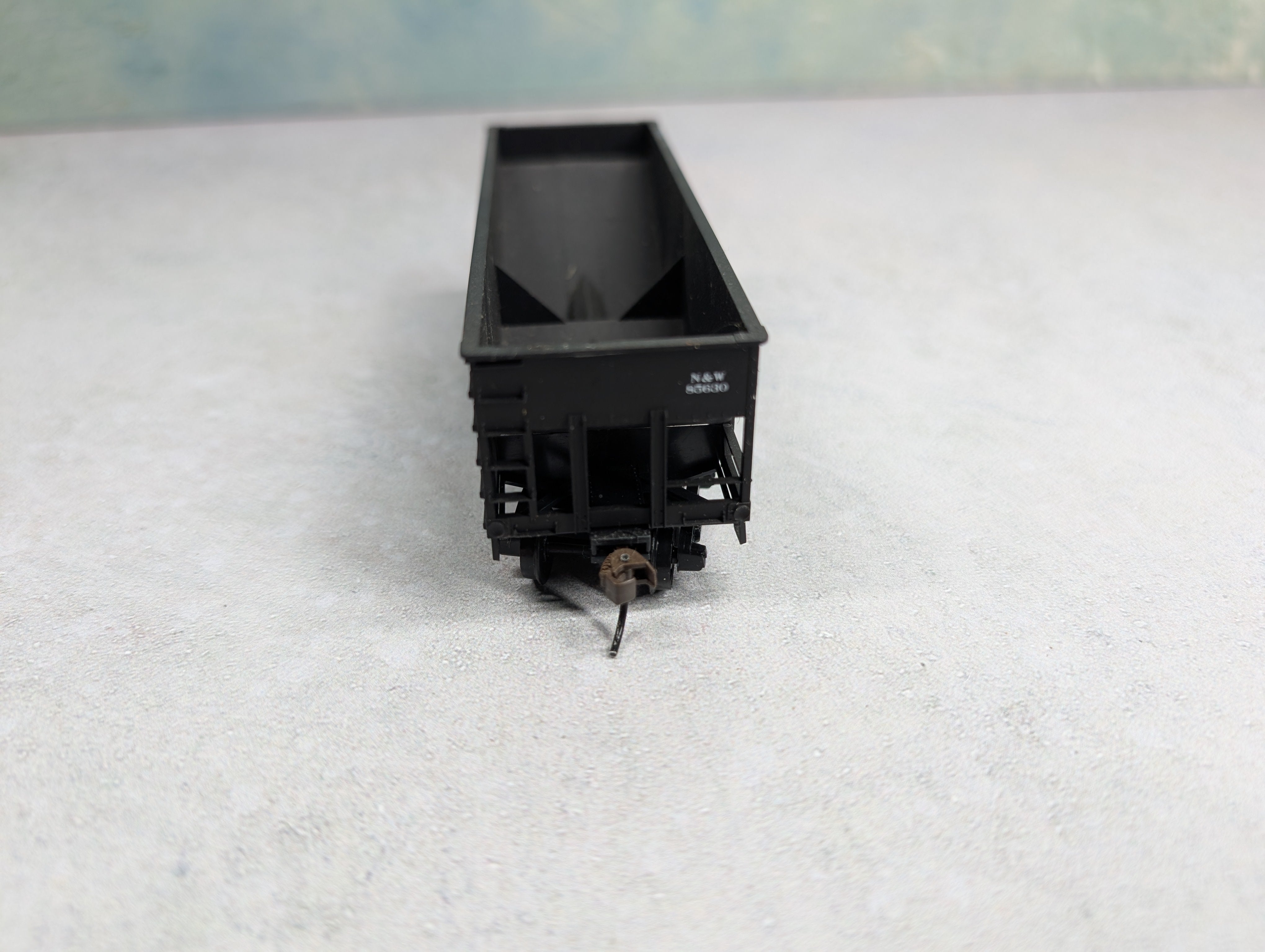 USED Accurail HO Scale 2 Bay 50 Ton Hopper Norfolk & Western N&W #85630