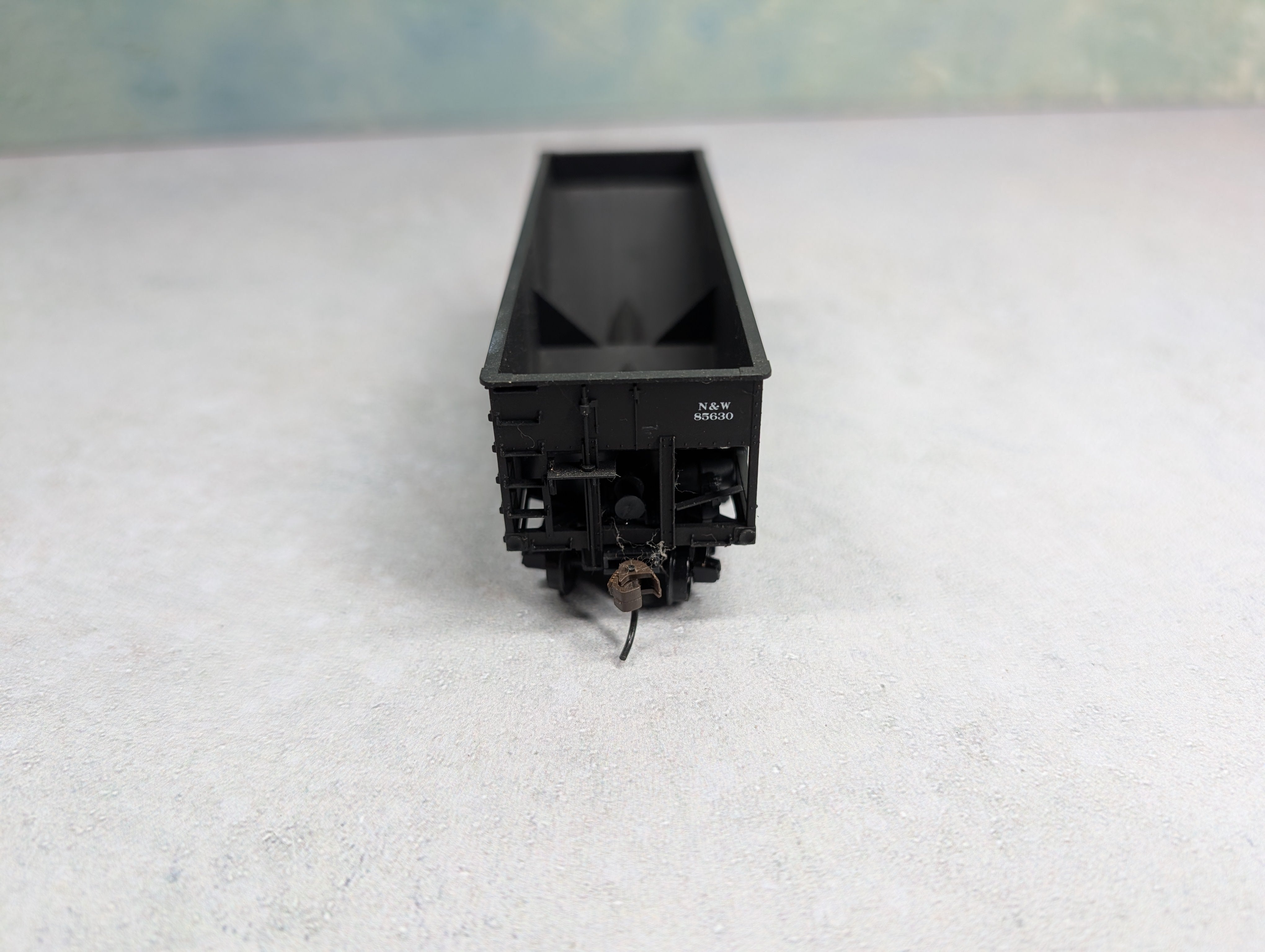 USED Accurail HO Scale 2 Bay 50 Ton Hopper Norfolk & Western N&W #85630