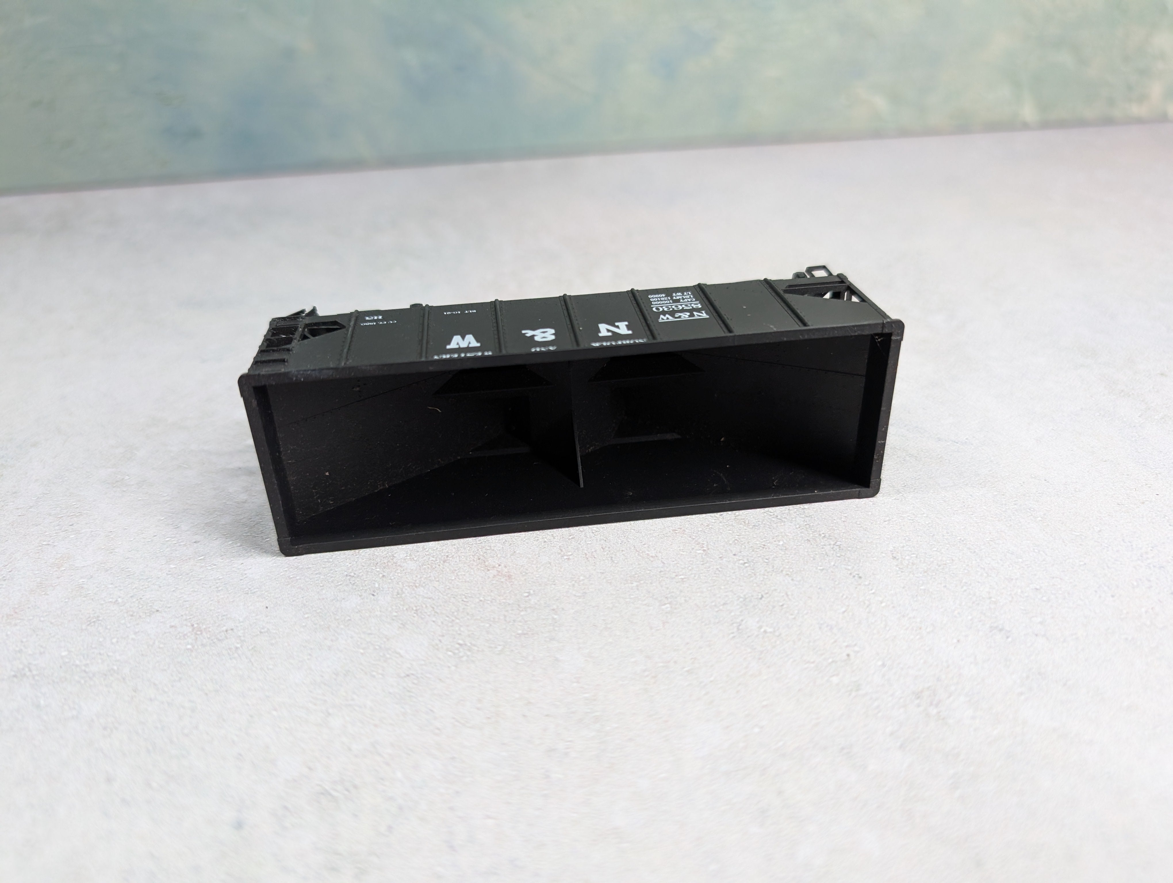 USED Accurail HO Scale 2 Bay 50 Ton Hopper Norfolk & Western N&W #85630