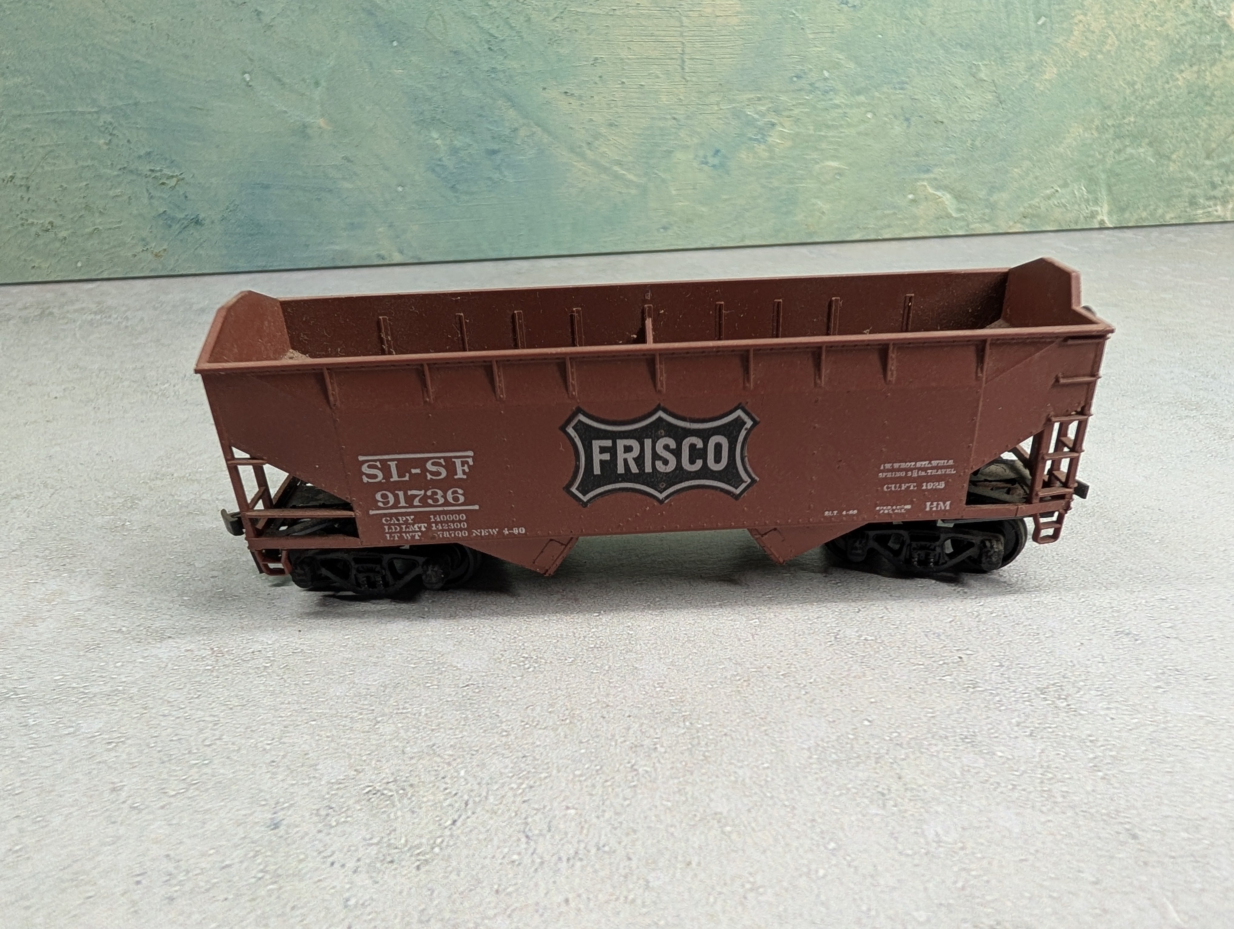 USED Athearn HO Scale 2 Bay Raised End Hopper Frisco SL-SF #91736
