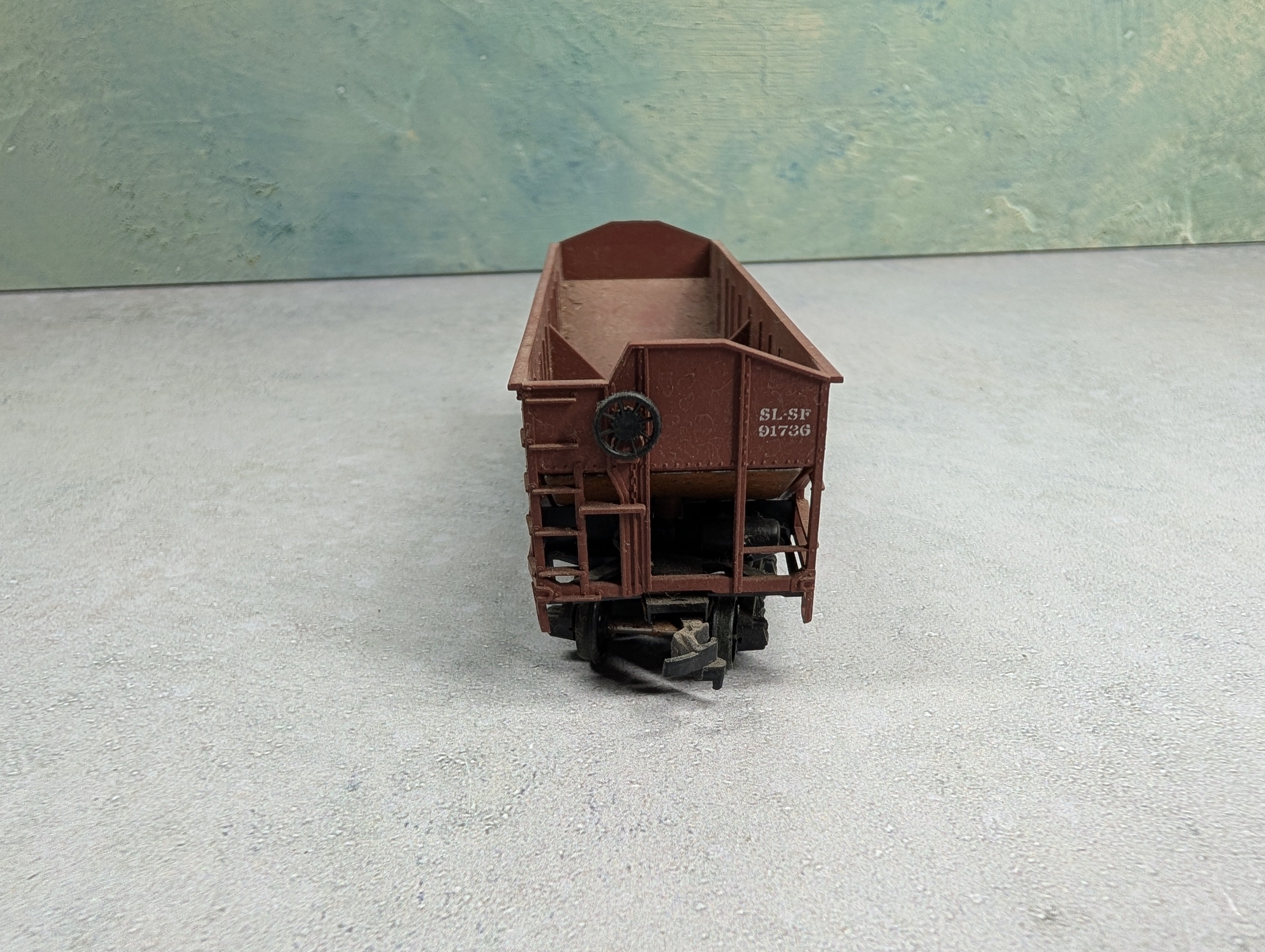 USED Athearn HO Scale 2 Bay Raised End Hopper Frisco SL-SF #91736