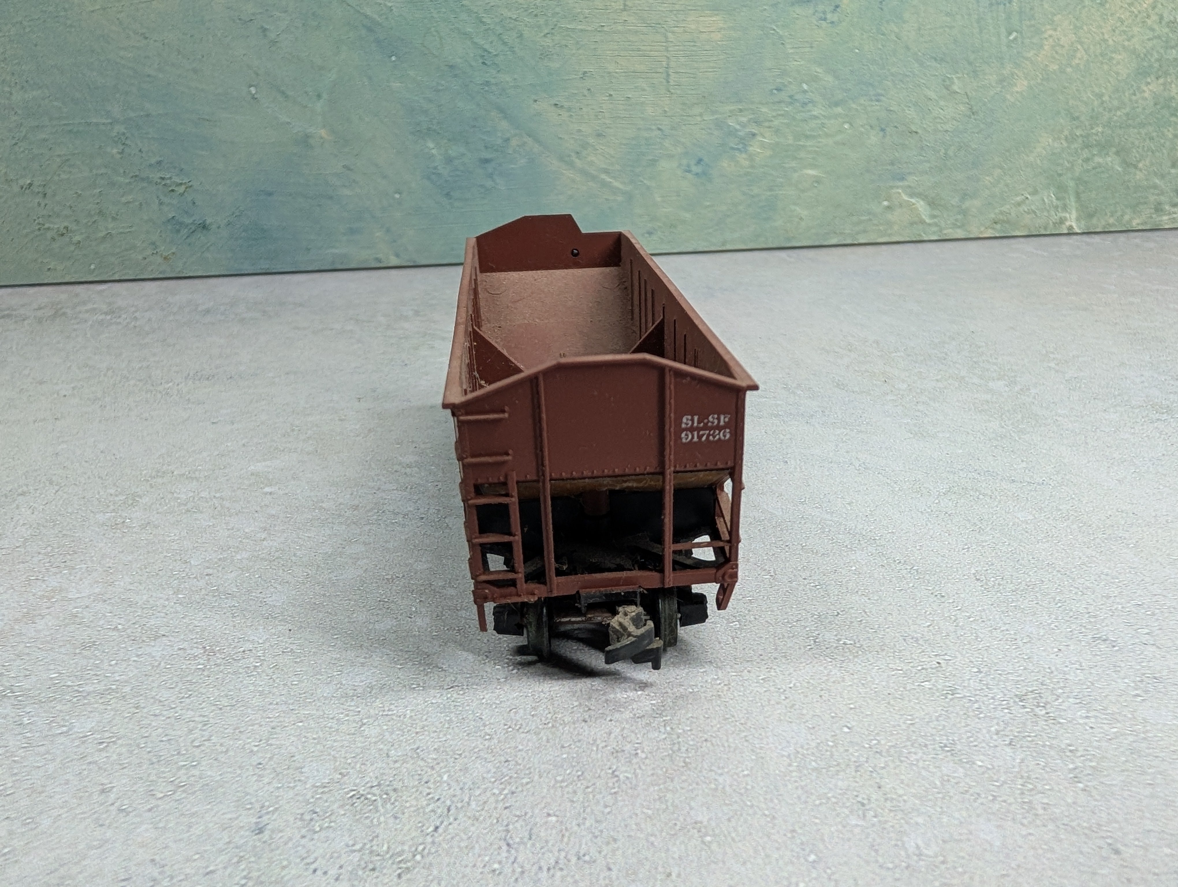 USED Athearn HO Scale 2 Bay Raised End Hopper Frisco SL-SF #91736