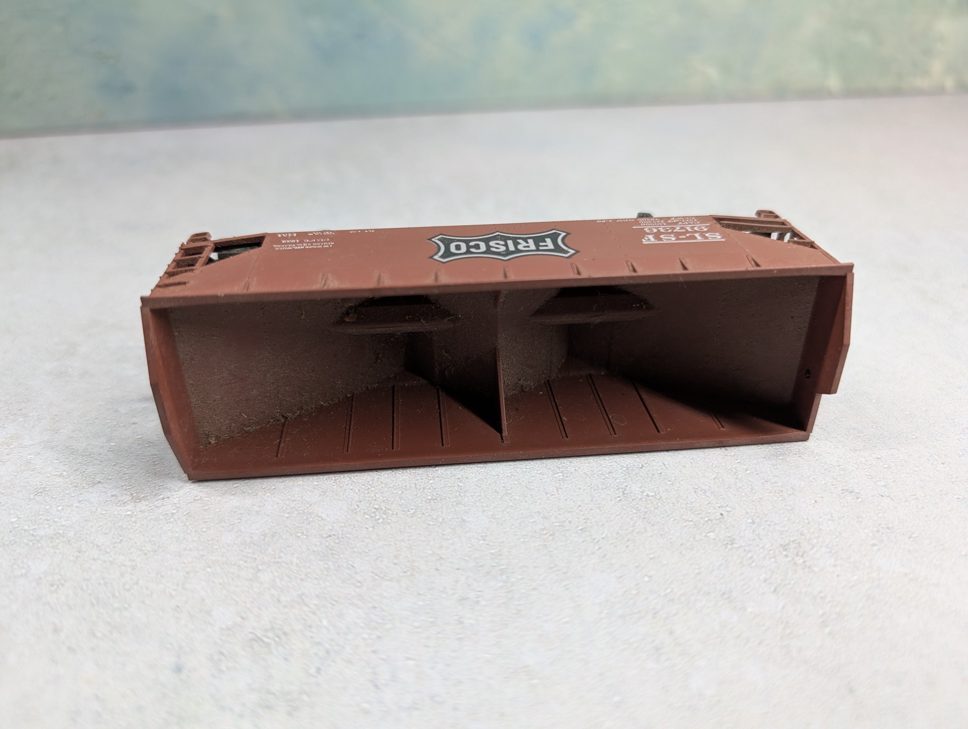 USED Athearn HO Scale 2 Bay Raised End Hopper Frisco SL-SF #91736