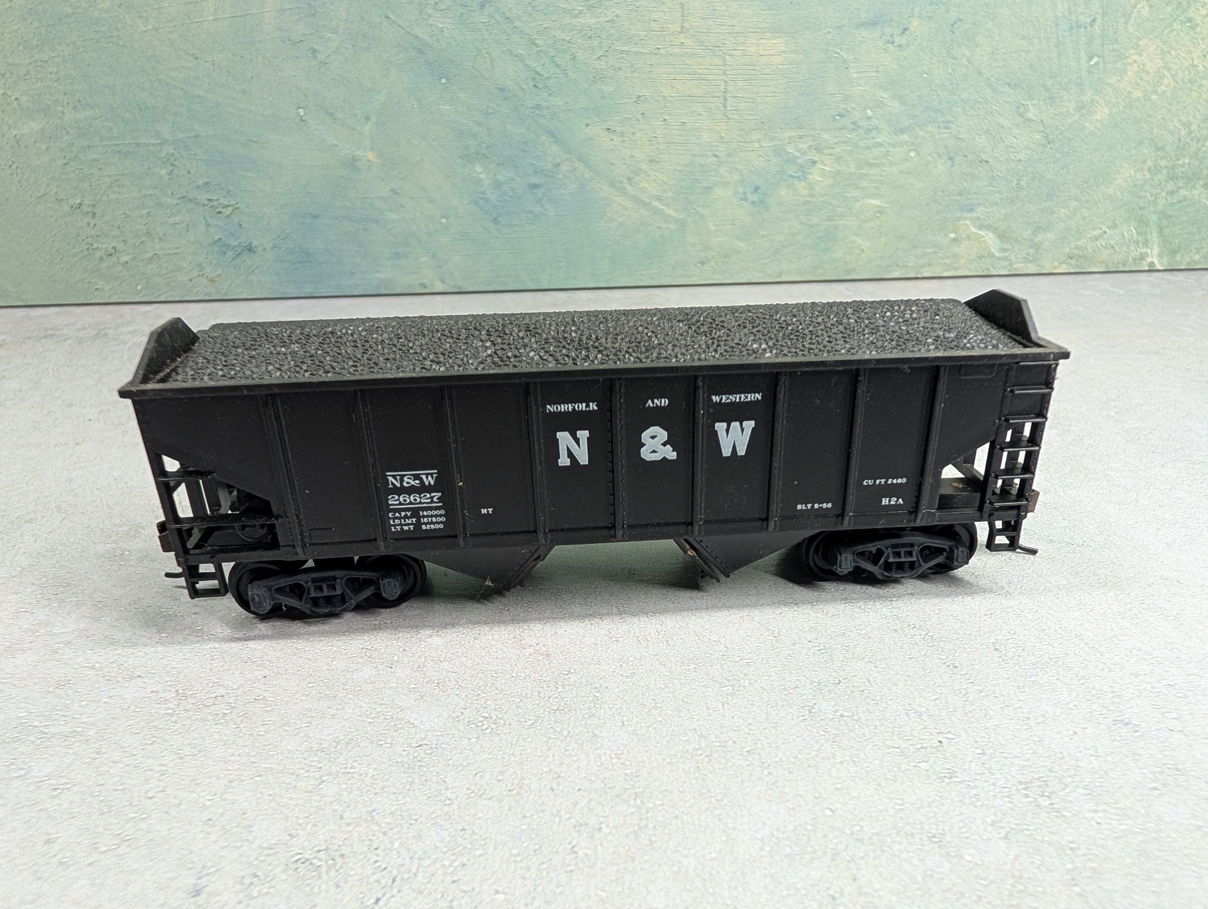 USED Walthers HO Scale 2 Bay Raised End Hopper Norfolk & Western N&W #26627 w/ Coal Load