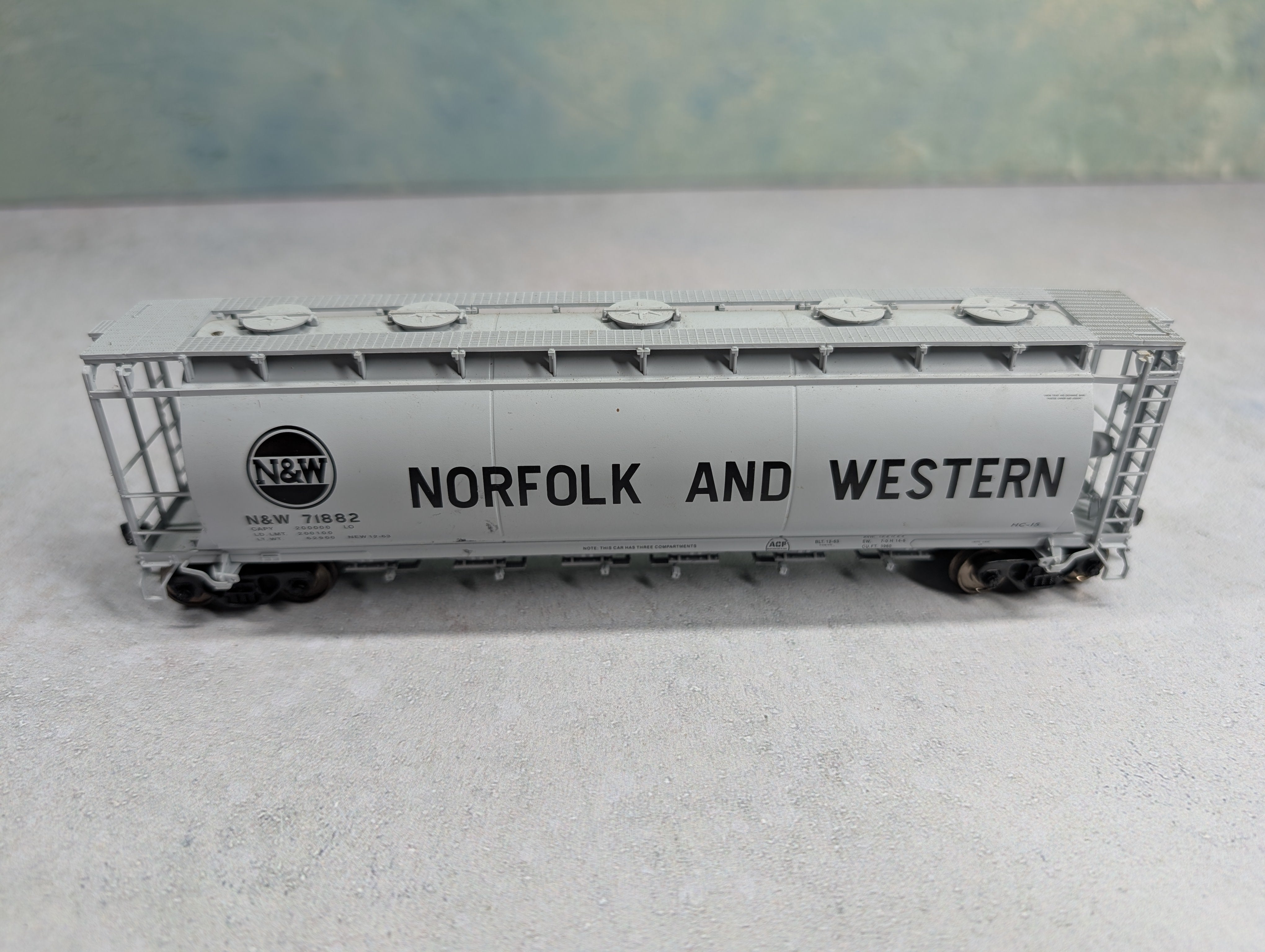 USED Atlas HO Scale ACF 6 Bay Covered Hopper Norfolk & Western N&W #71882