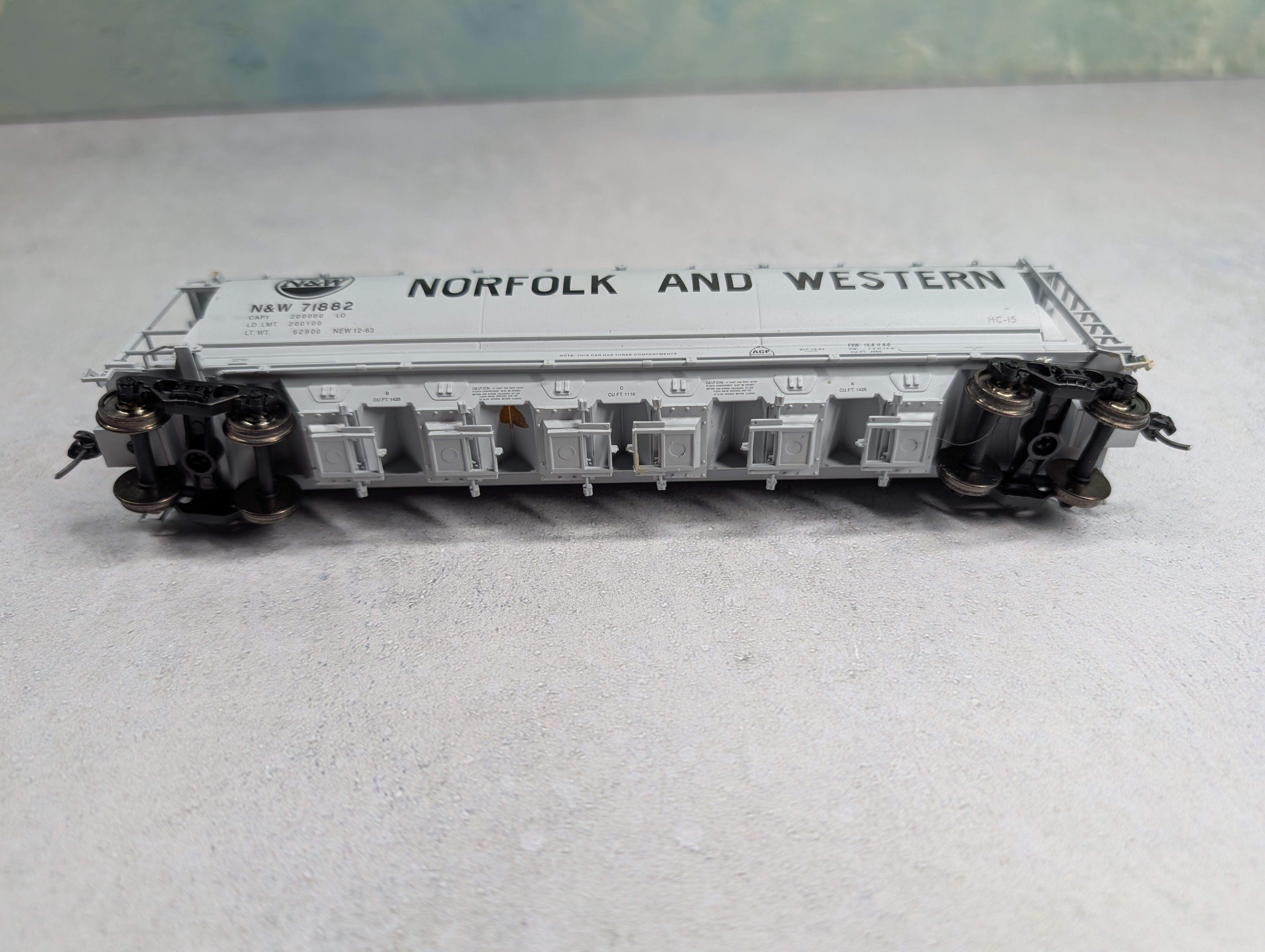 USED Atlas HO Scale ACF 6 Bay Covered Hopper Norfolk & Western N&W #71882