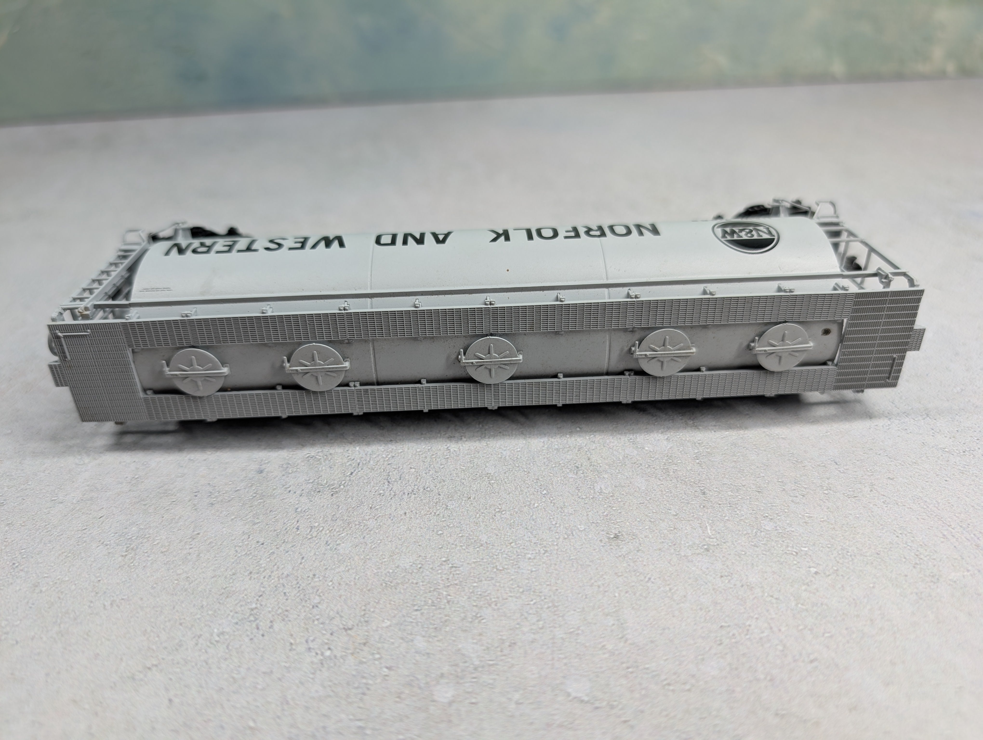 USED Atlas HO Scale ACF 6 Bay Covered Hopper Norfolk & Western N&W #71882