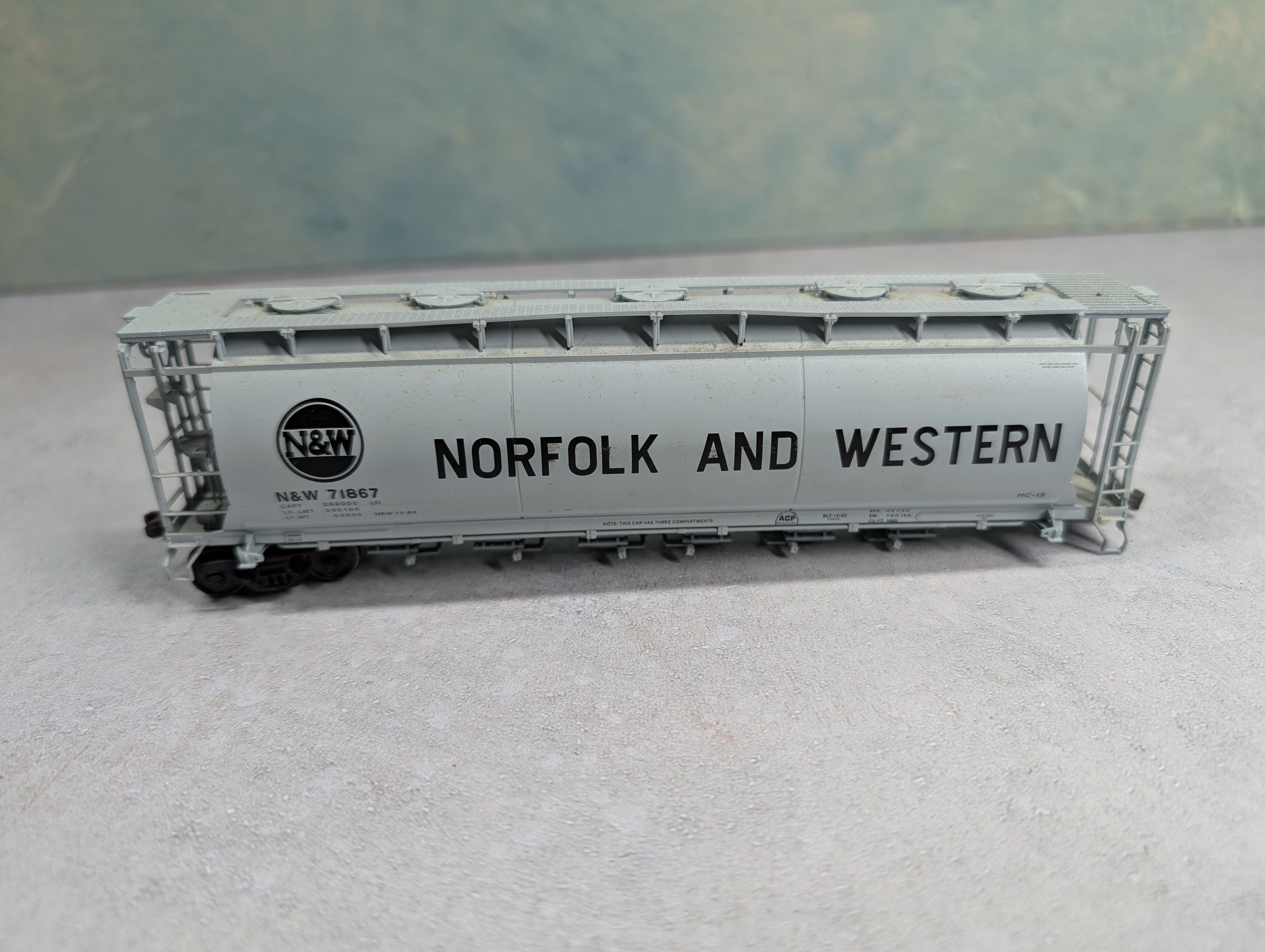 USED Atlas HO Scale ACF 6 Bay Covered Hopper Norfolk & Western N&W #71867