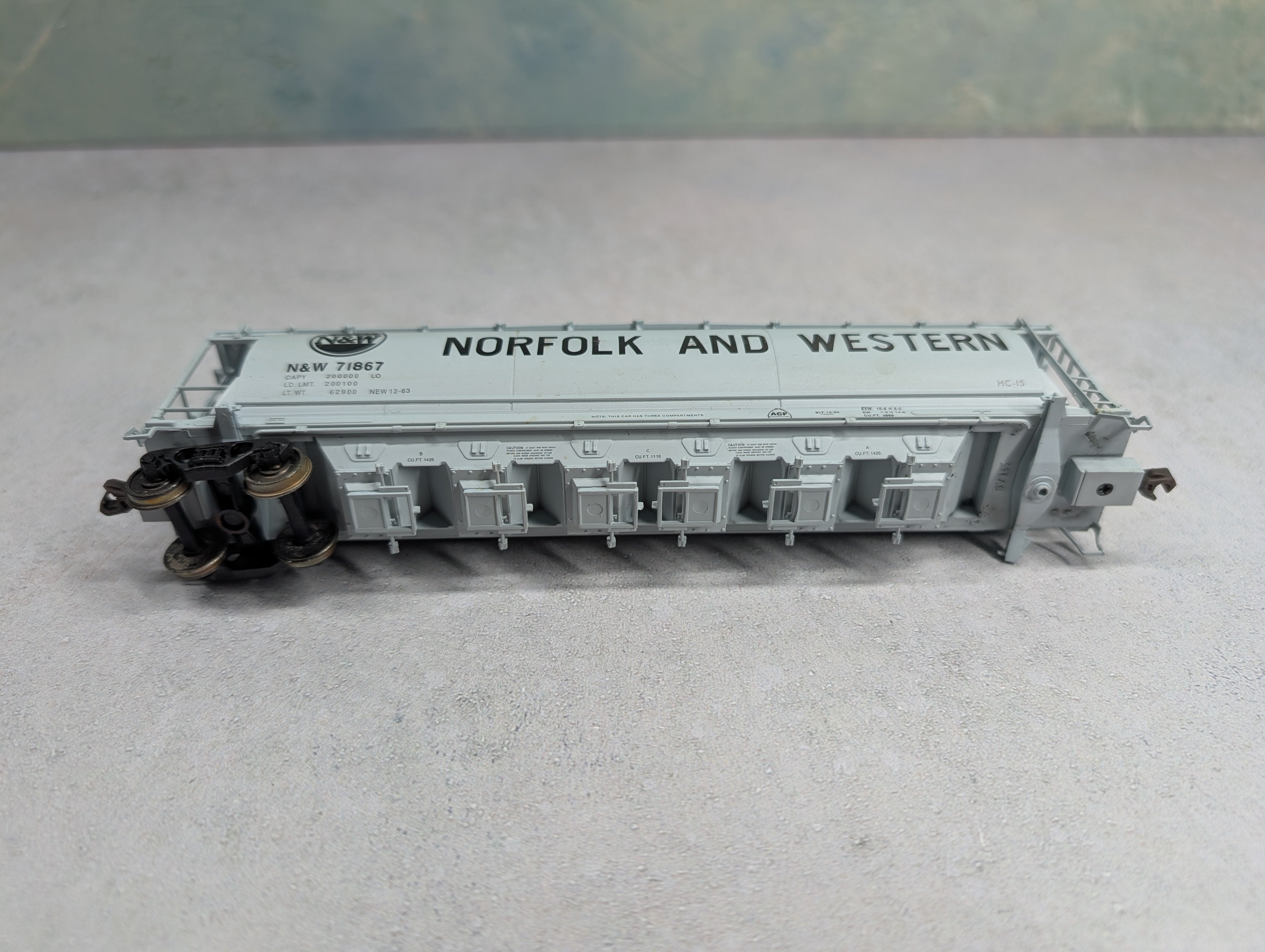 USED Atlas HO Scale ACF 6 Bay Covered Hopper Norfolk & Western N&W #71867