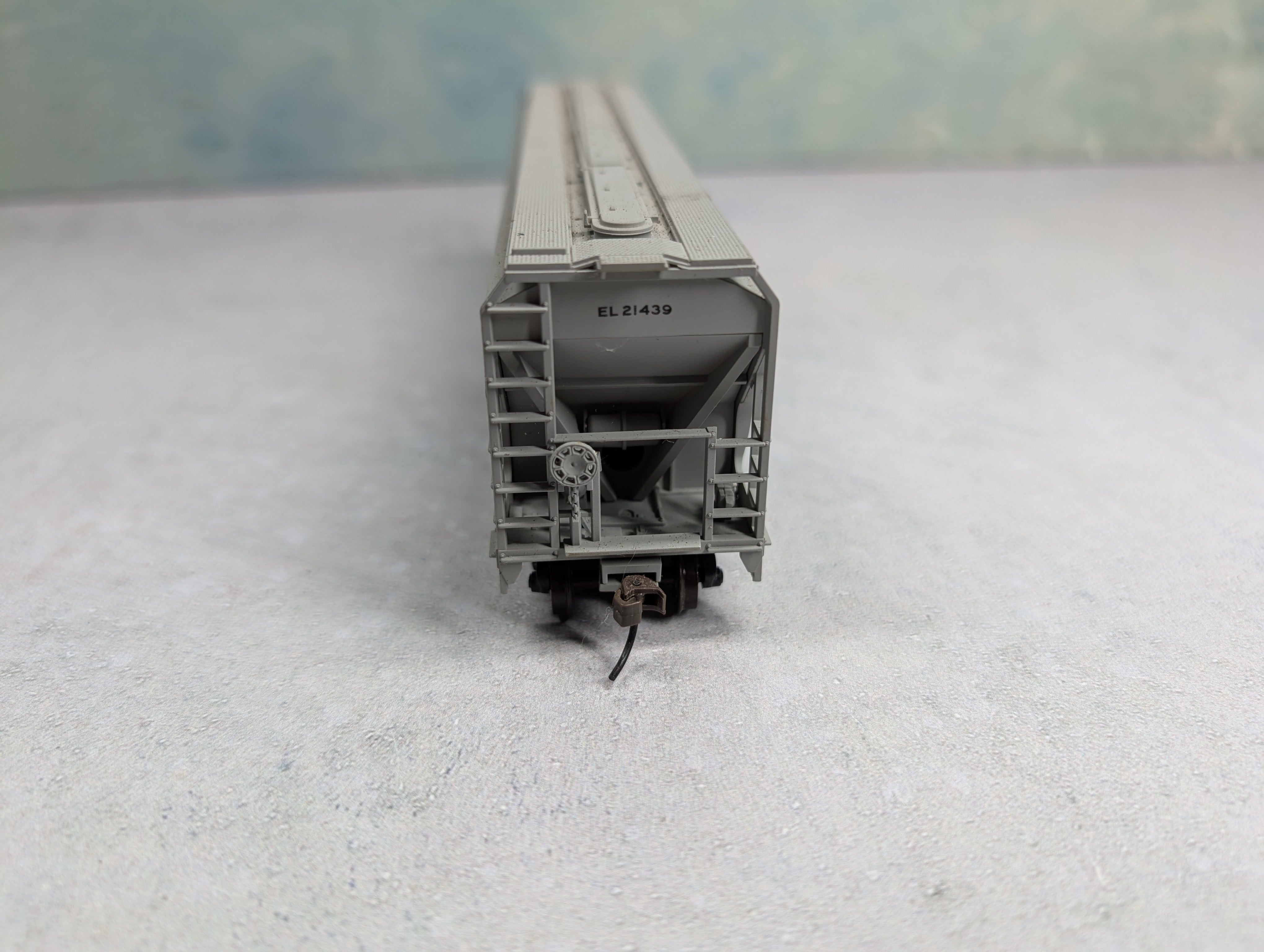 USED Accurail HO Scale ACF Centerflow 3 Bay Covered Hopper Erie Lackawanna EL #21439