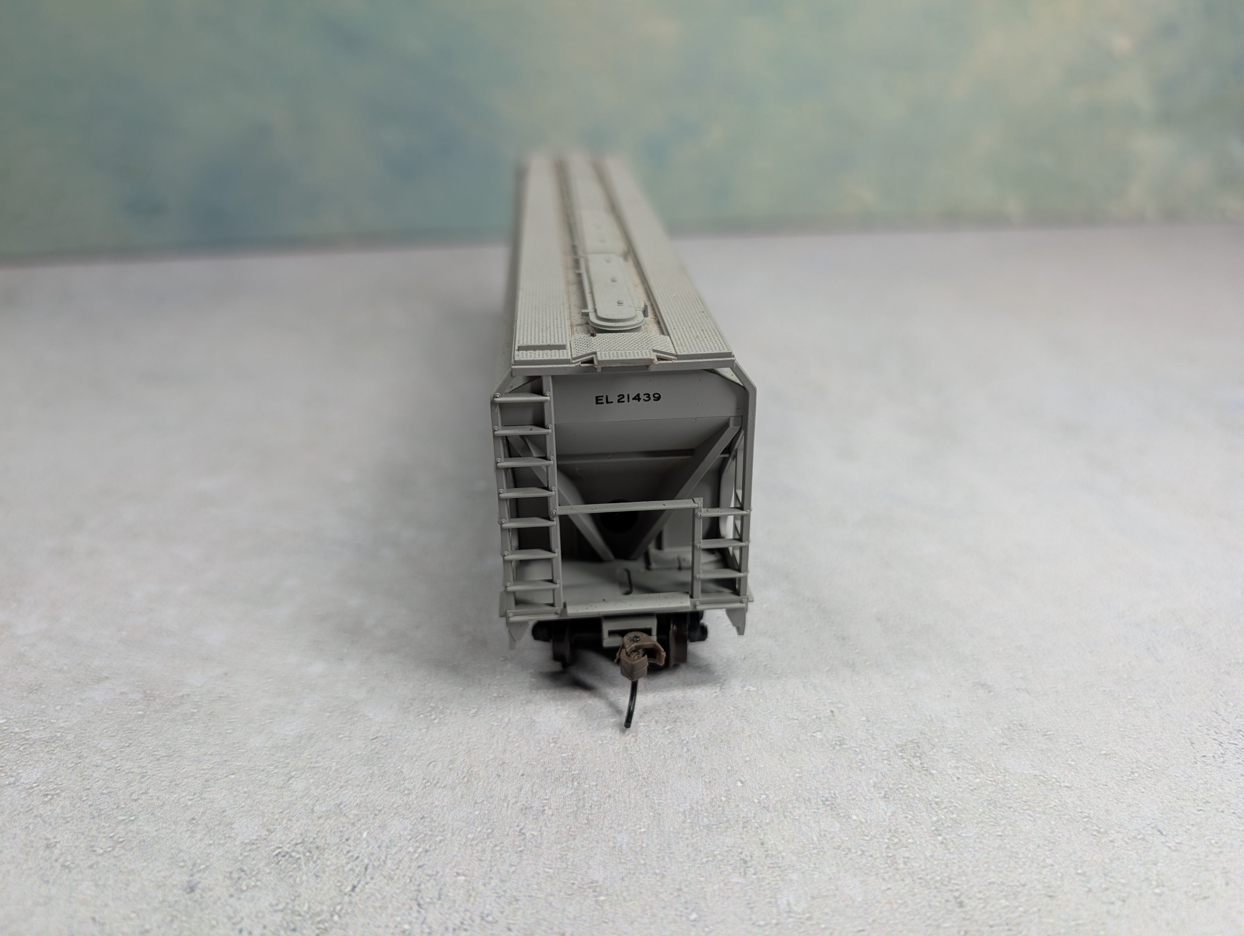 USED Accurail HO Scale ACF Centerflow 3 Bay Covered Hopper Erie Lackawanna EL #21439