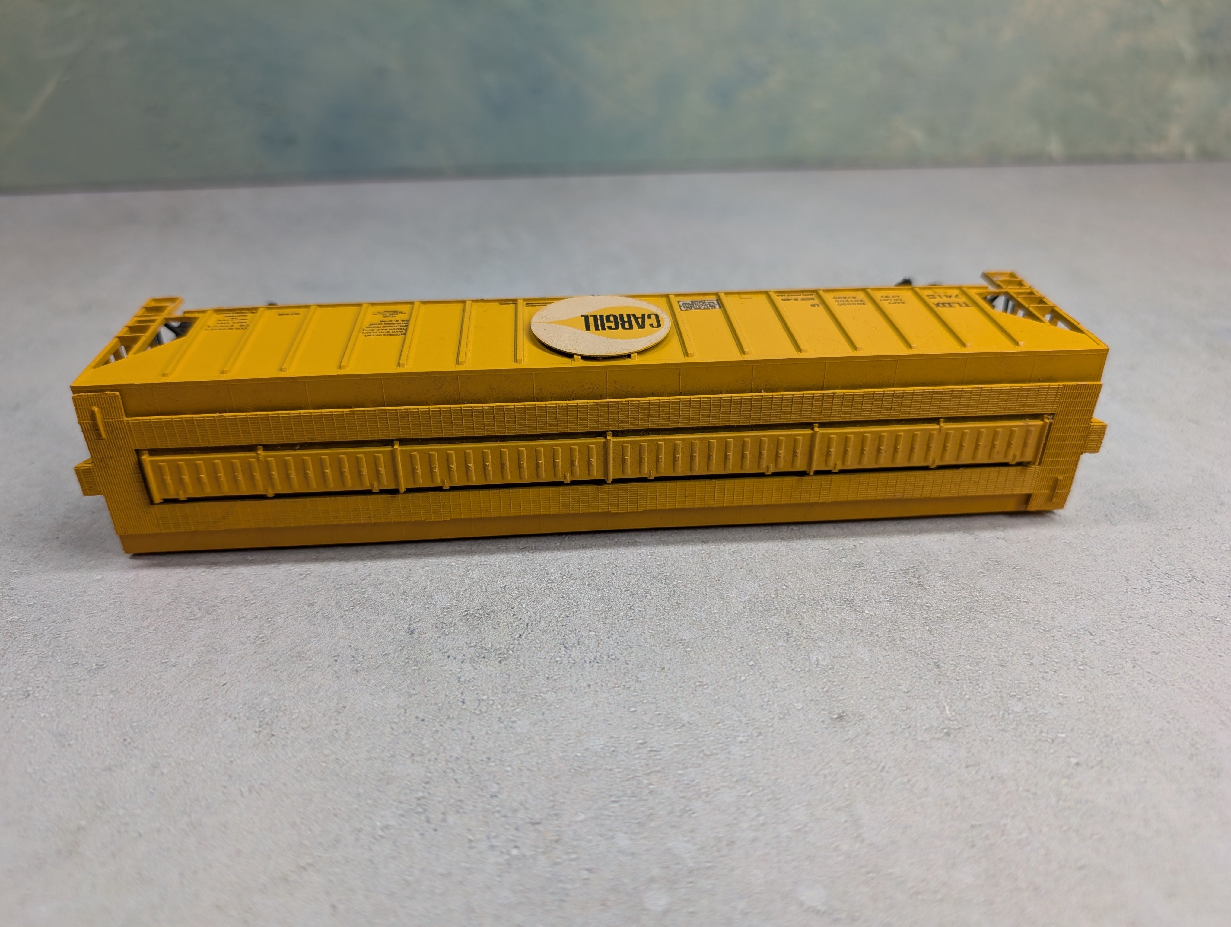 USED Athearn HO Scale 3 Bay Covered Hopper Cargill TDLX #7415