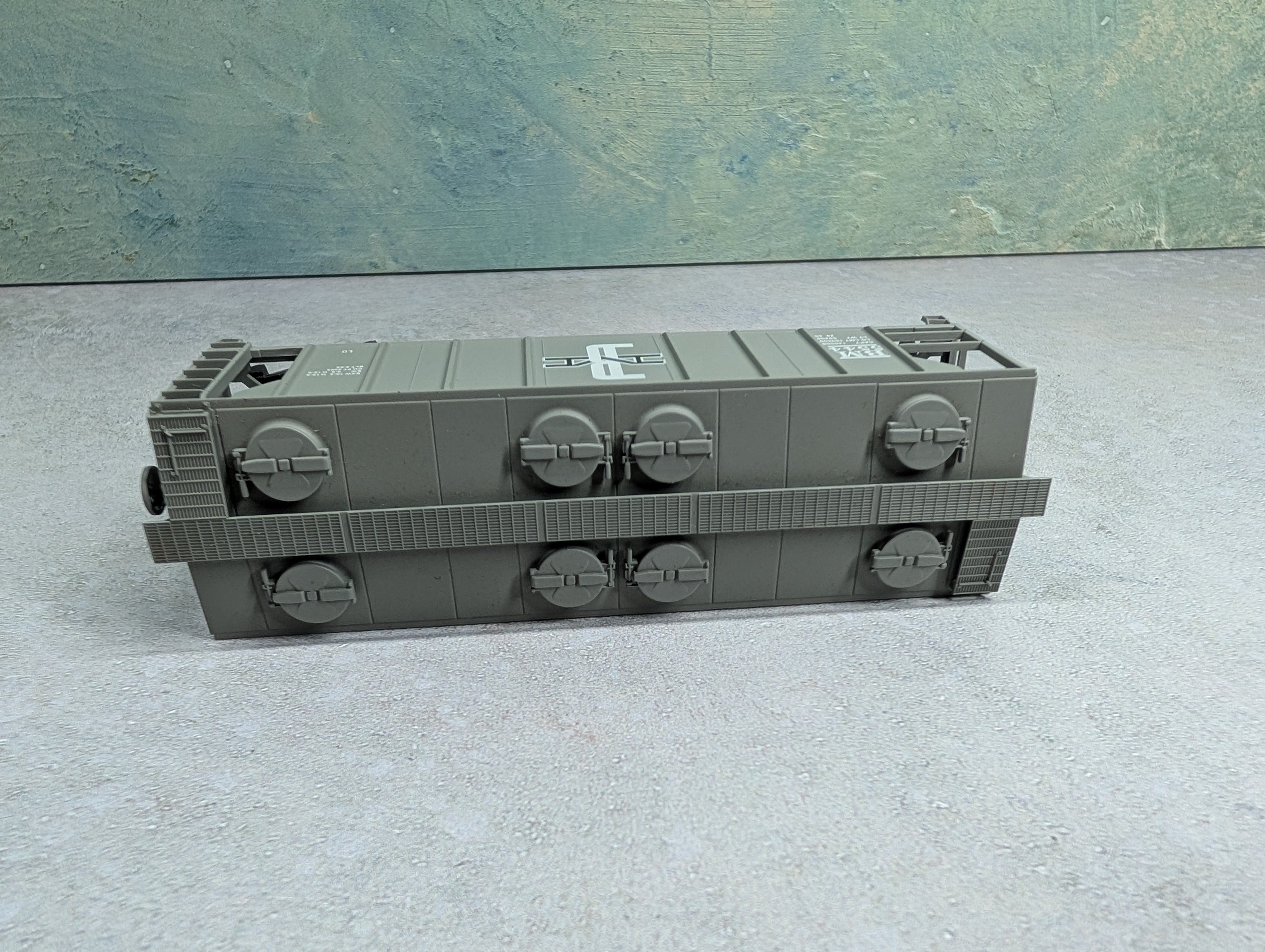 USED Atlas HO Scale 2 Bay Covered Hopper Boston and Maine BM #5544