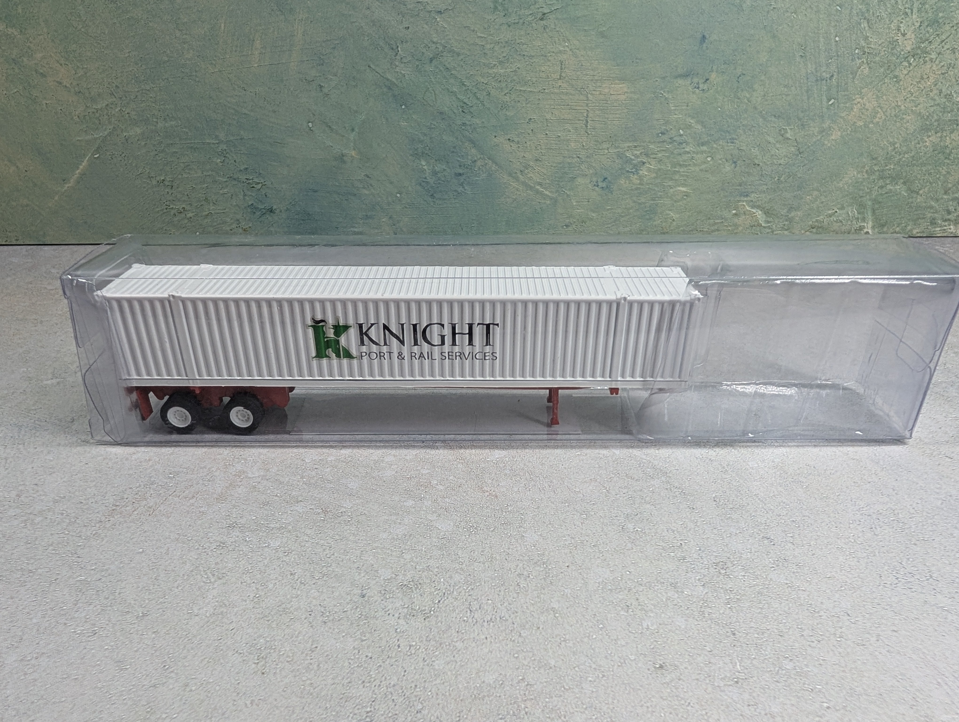 USED Tonkin HO Scale 53' Container & Chassis Knight